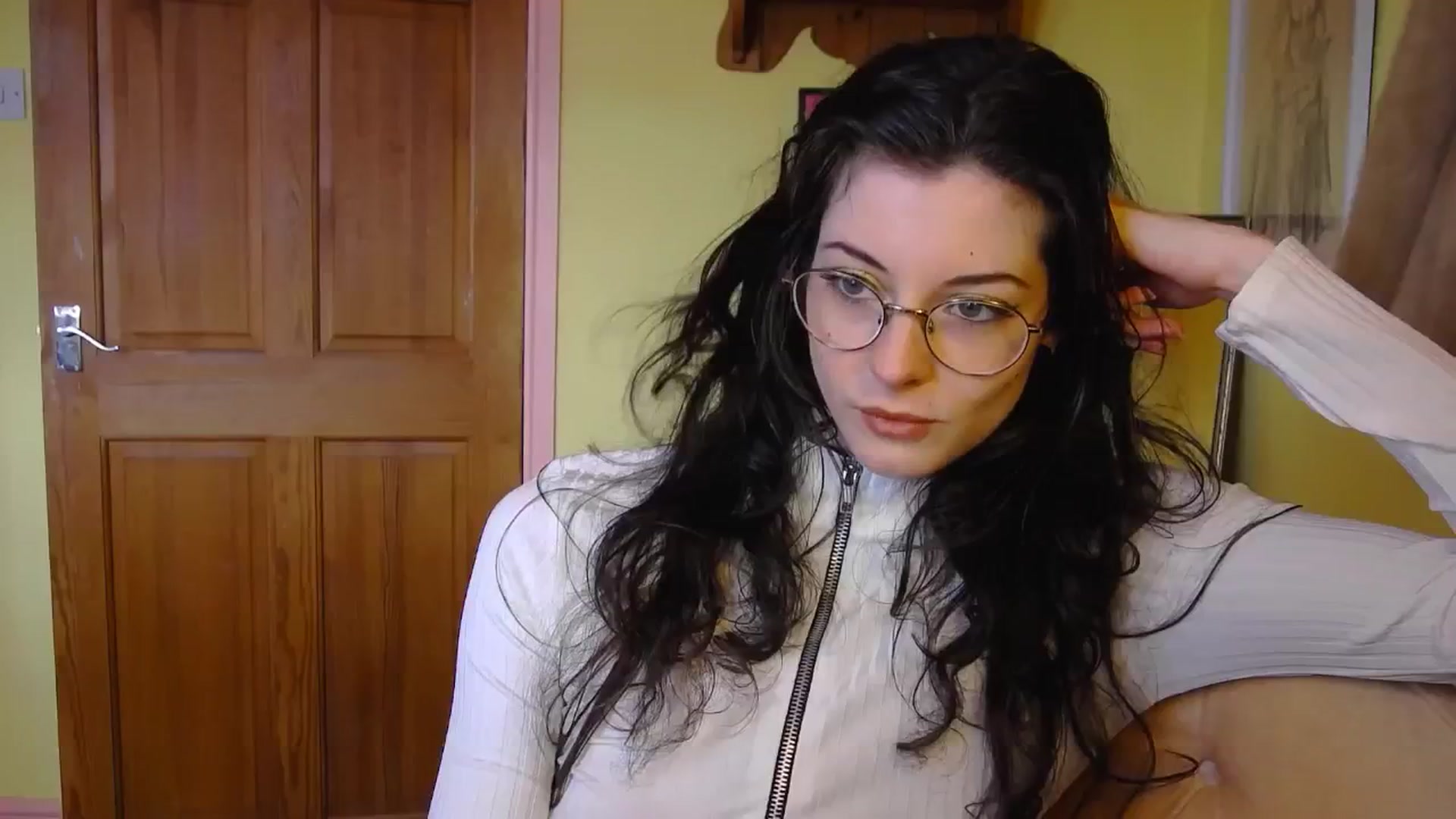 Gallery image thumbnail from viola__'s myfreecams stream on, 10/21/2024, 13:45 image 15 of 20