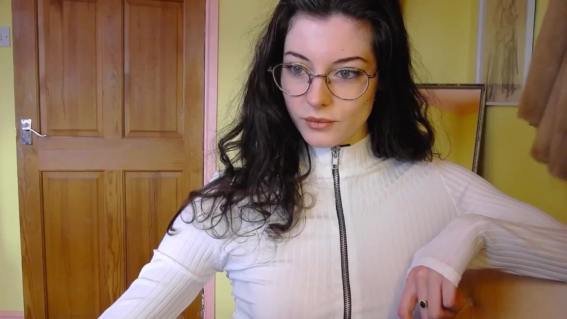 Gallery image thumbnail from viola__'s myfreecams stream on, 10/21/2024, 13:45 image 14 of 20