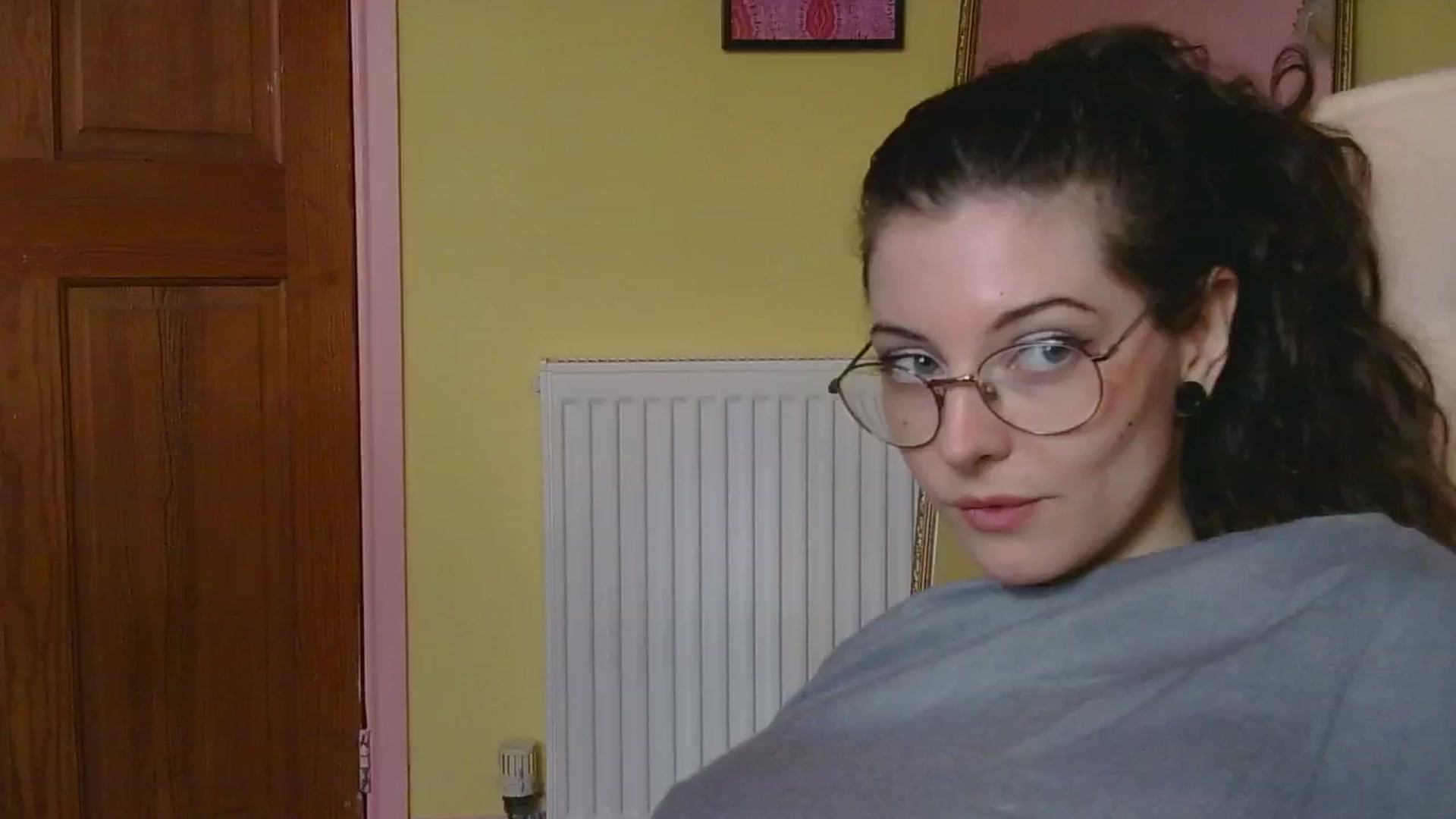 Gallery image thumbnail from viola__'s myfreecams stream on, 10/23/2024, 15:45 image 14 of 20