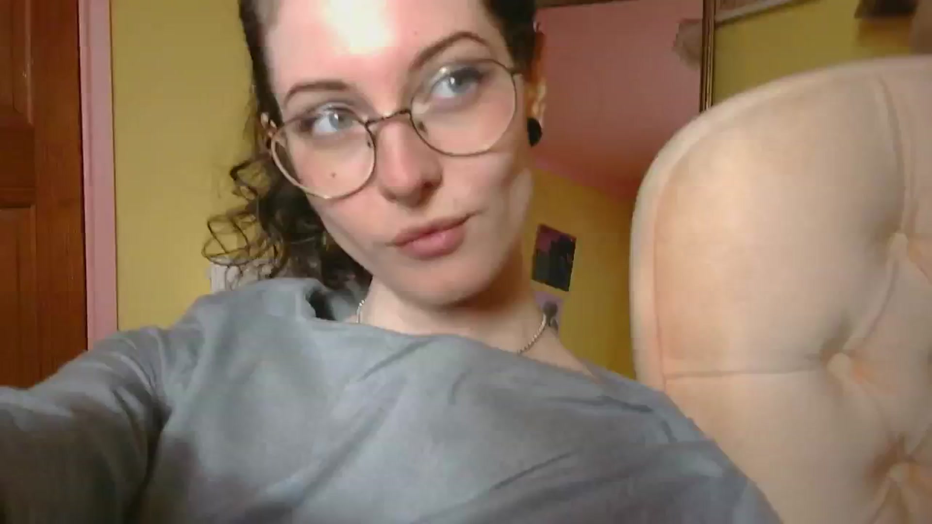 Gallery image thumbnail from viola__'s myfreecams stream on, 10/23/2024, 15:45 image 13 of 20