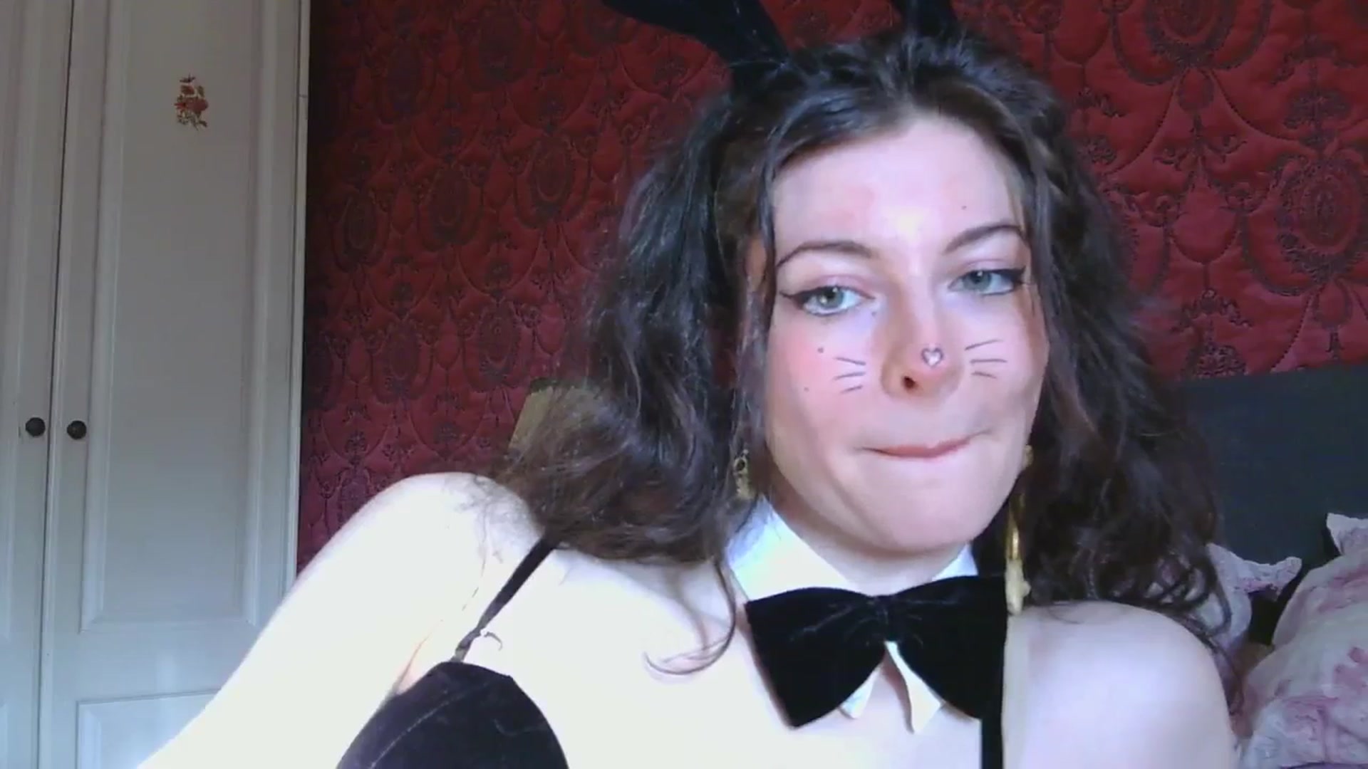 Gallery image thumbnail from viola__'s myfreecams stream on, 10/31/2024, 14:57 image 10 of 20