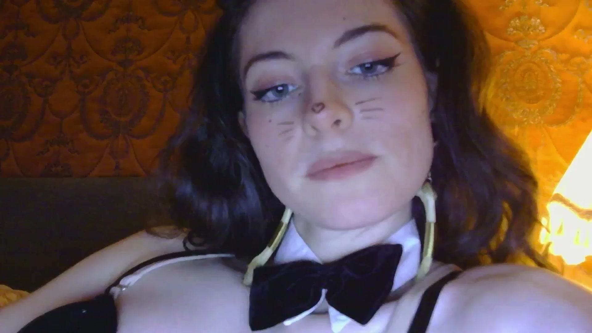 Gallery image thumbnail from viola__'s myfreecams stream on, 10/31/2024, 18:27 image 20 of 20