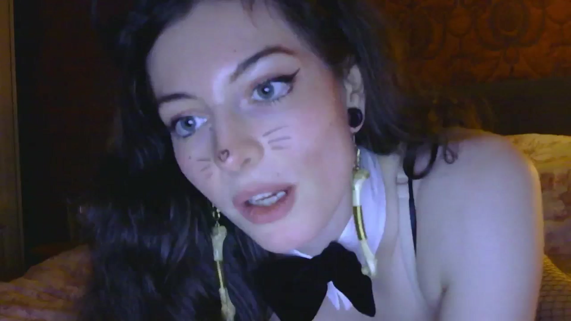 Gallery image thumbnail from viola__'s myfreecams stream on, 10/31/2024, 18:27 image 12 of 20