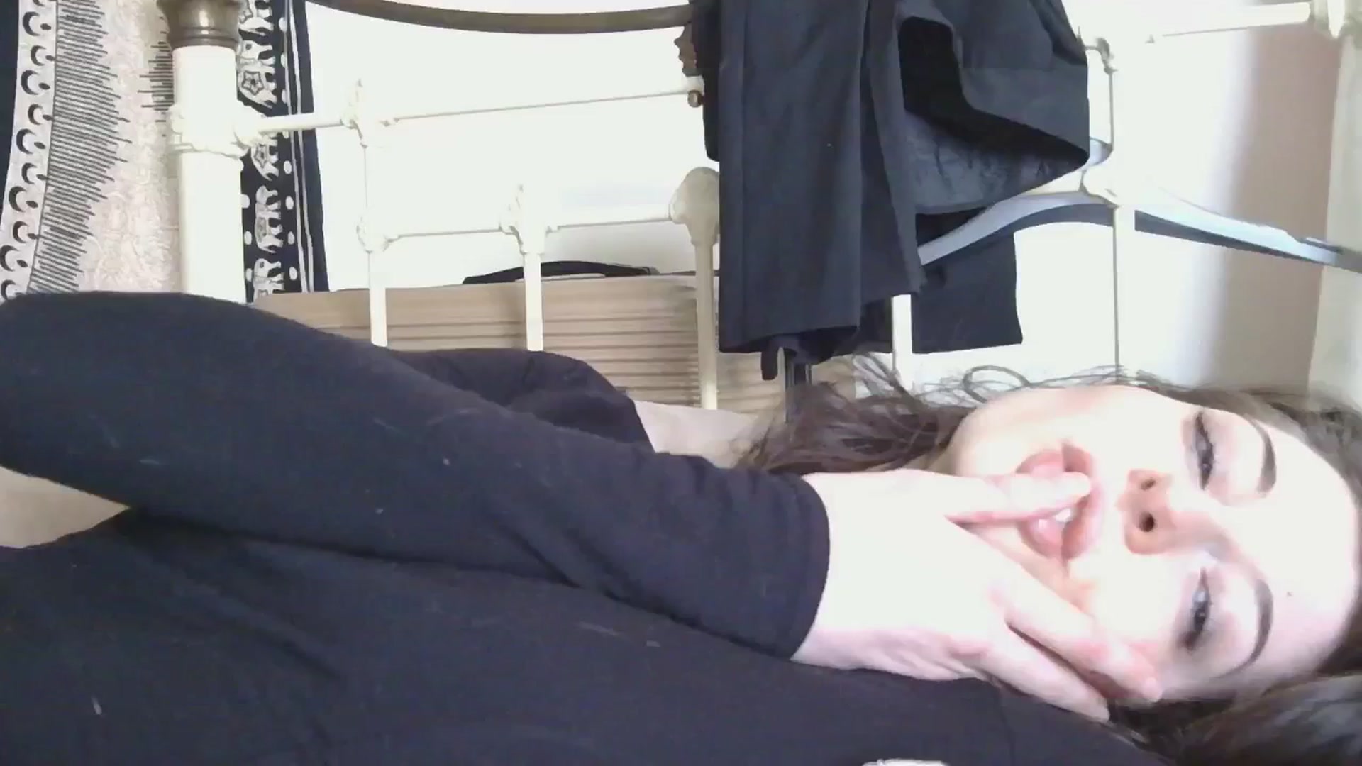 Gallery image thumbnail from viola__'s myfreecams stream on, 11/07/2024, 15:05 image 14 of 20