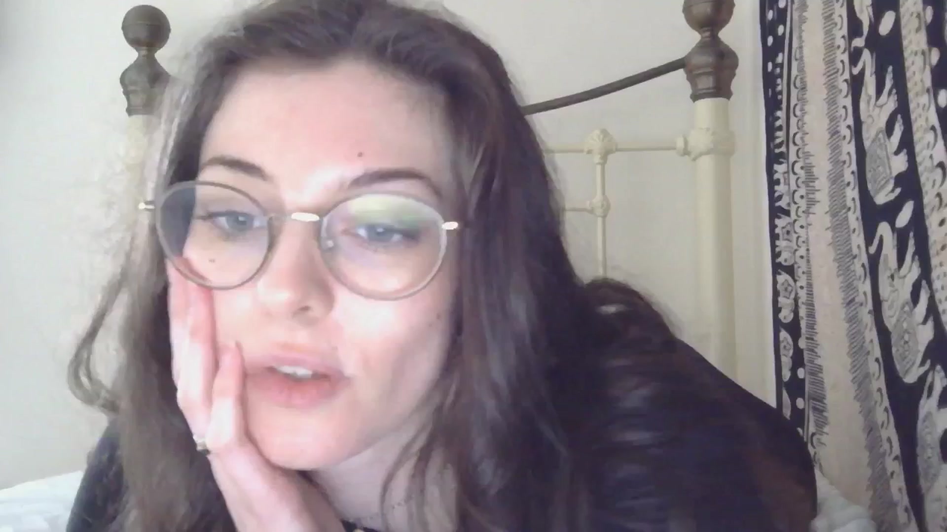 Gallery image thumbnail from viola__'s myfreecams stream on, 11/07/2024, 15:37 image 18 of 20