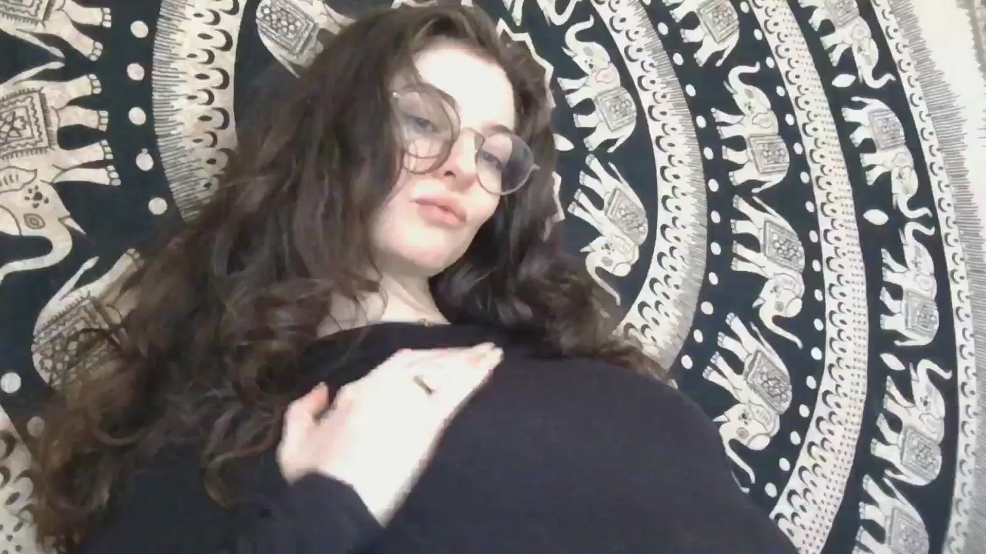 Gallery image thumbnail from viola__'s myfreecams stream on, 11/07/2024, 15:37 image 1 of 20