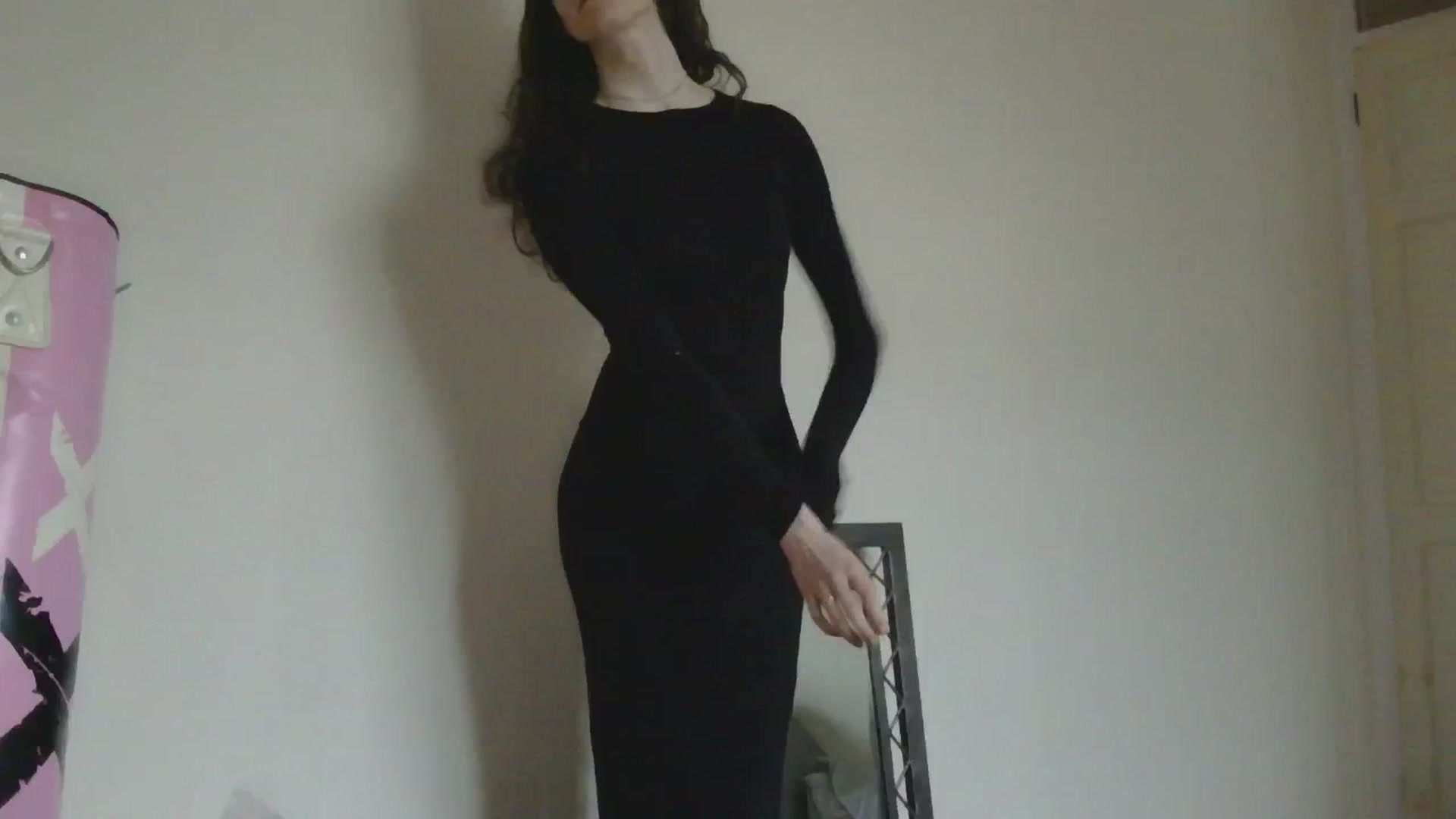 Gallery image thumbnail from viola__'s myfreecams stream on, 11/07/2024, 17:10 image 13 of 20