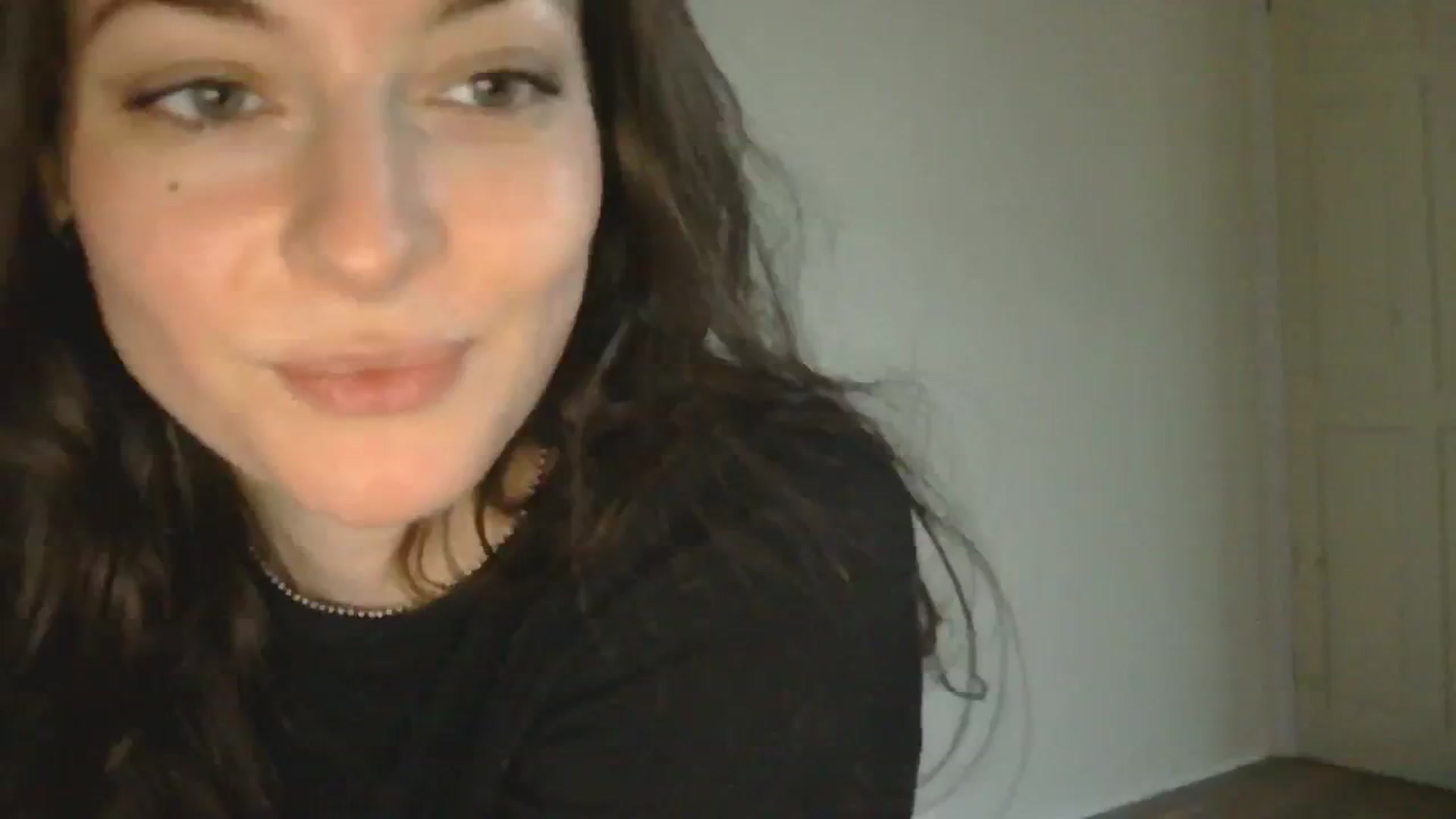 Gallery image thumbnail from viola__'s myfreecams stream on, 11/07/2024, 17:10 image 14 of 20