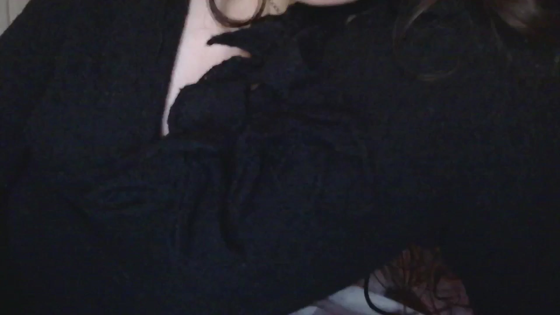 Gallery image thumbnail from viola__'s myfreecams stream on, 11/11/2024, 16:34 image 9 of 20