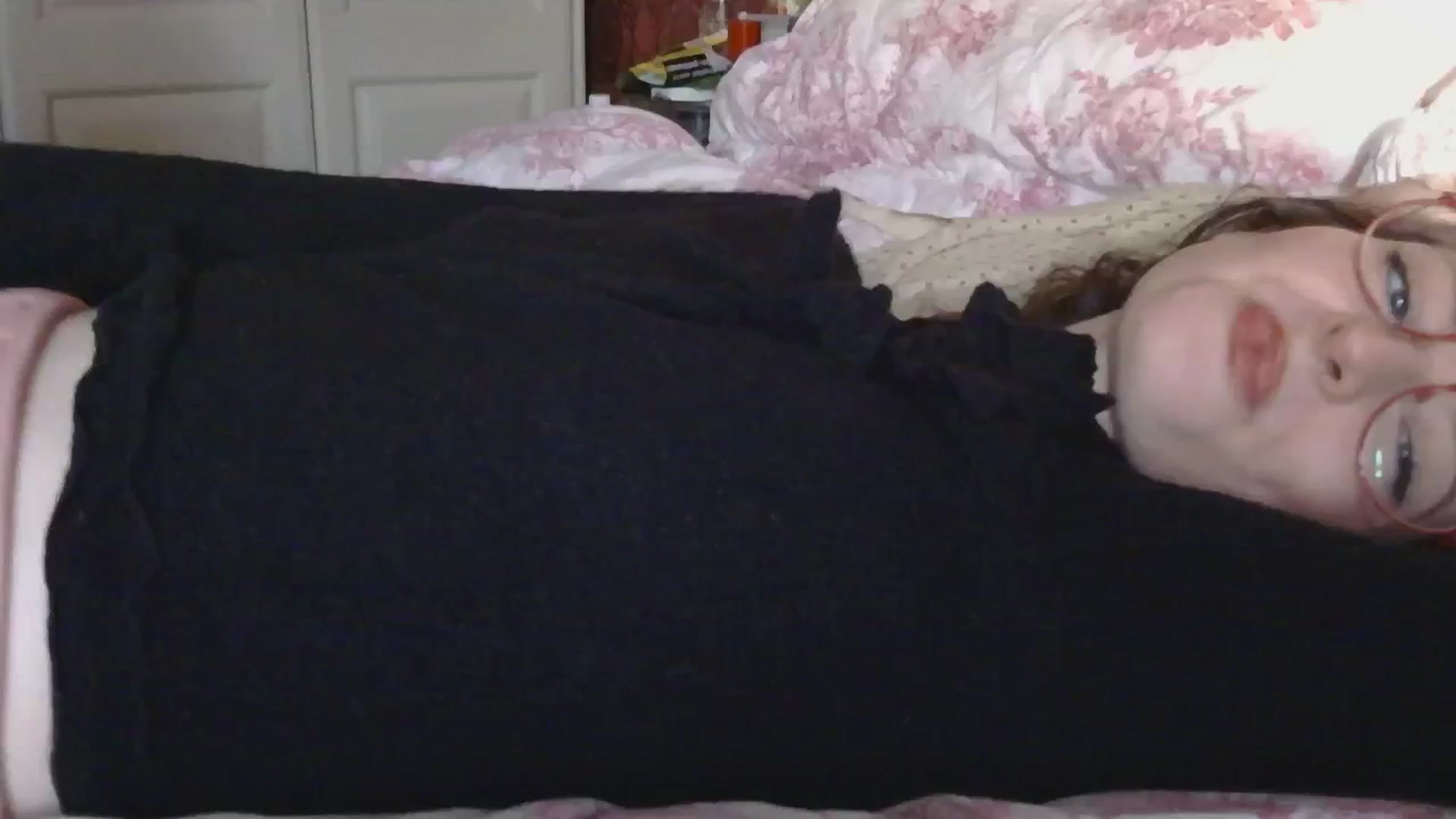 Gallery image thumbnail from viola__'s myfreecams stream on, 11/11/2024, 16:34 image 4 of 20