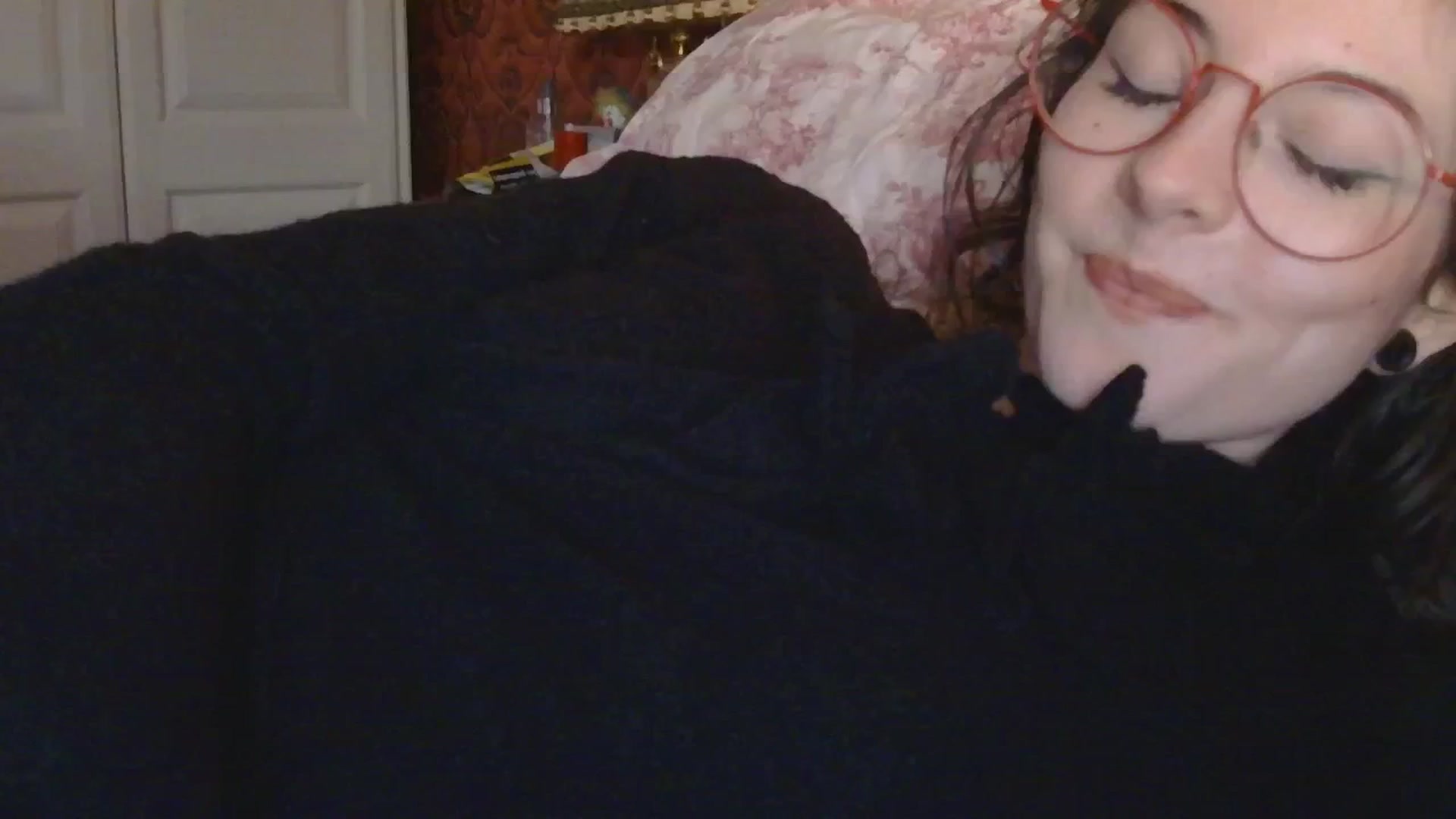Gallery image thumbnail from viola__'s myfreecams stream on, 11/11/2024, 16:34 image 12 of 20