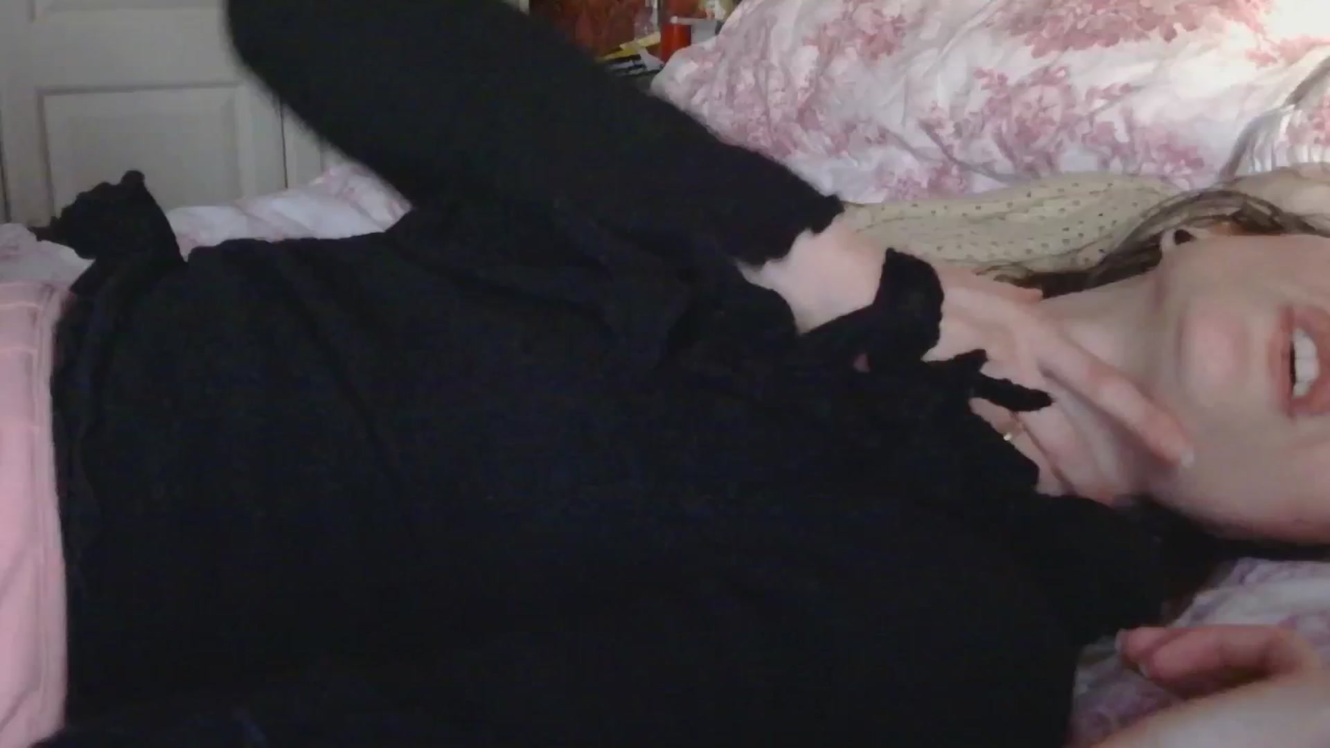 Gallery image thumbnail from viola__'s myfreecams stream on, 11/11/2024, 16:34 image 6 of 20