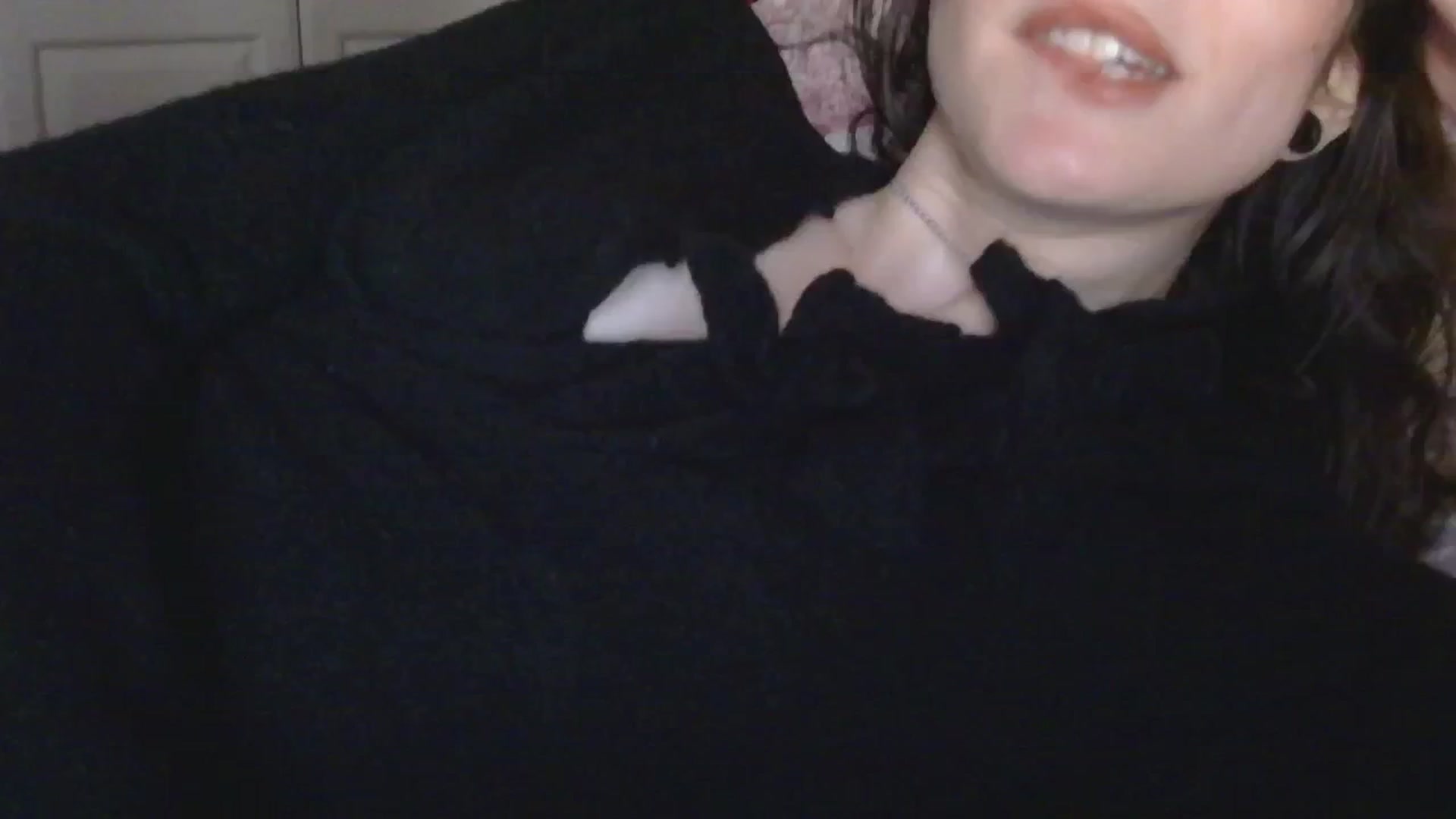 Gallery image thumbnail from viola__'s myfreecams stream on, 11/11/2024, 16:34 image 7 of 20