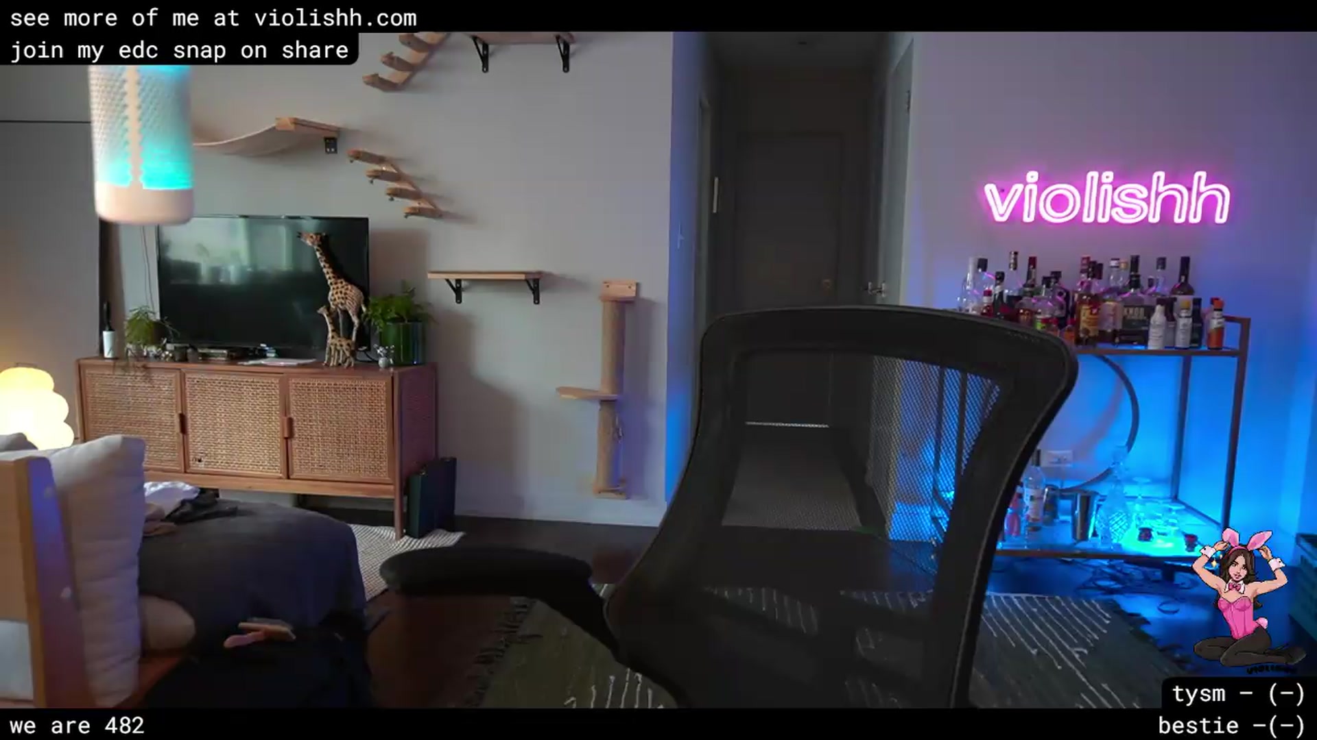 Gallery image thumbnail from violishh's myfreecams stream on, 04/27/2026, 22:28 image 3 of 20