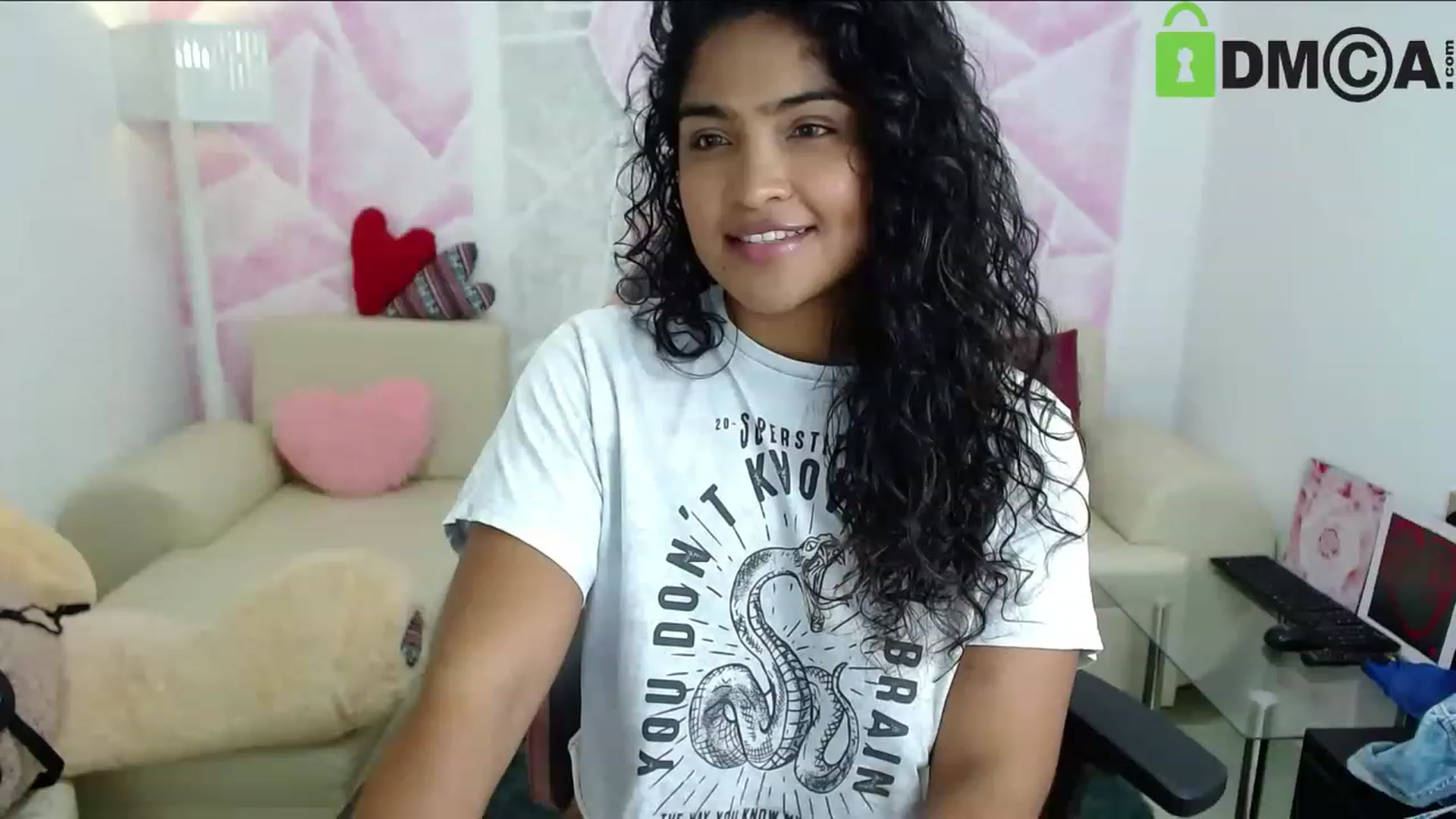 Gallery image thumbnail from virginia_love's myfreecams stream on, 12/31/2022, 24:12 image 16 of 20