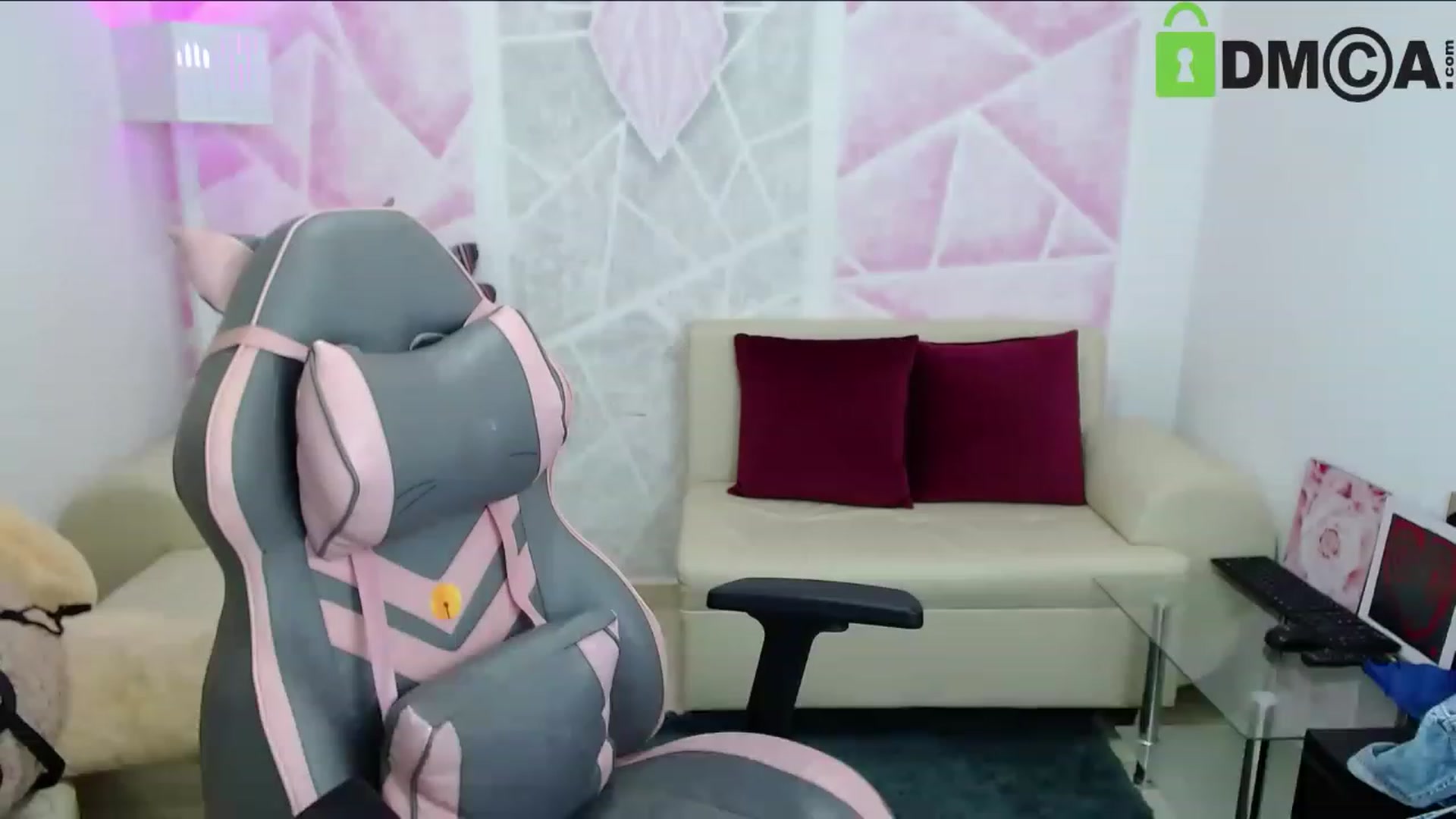 Gallery image thumbnail from virginia_love's myfreecams stream on, 12/31/2022, 24:12 image 18 of 20