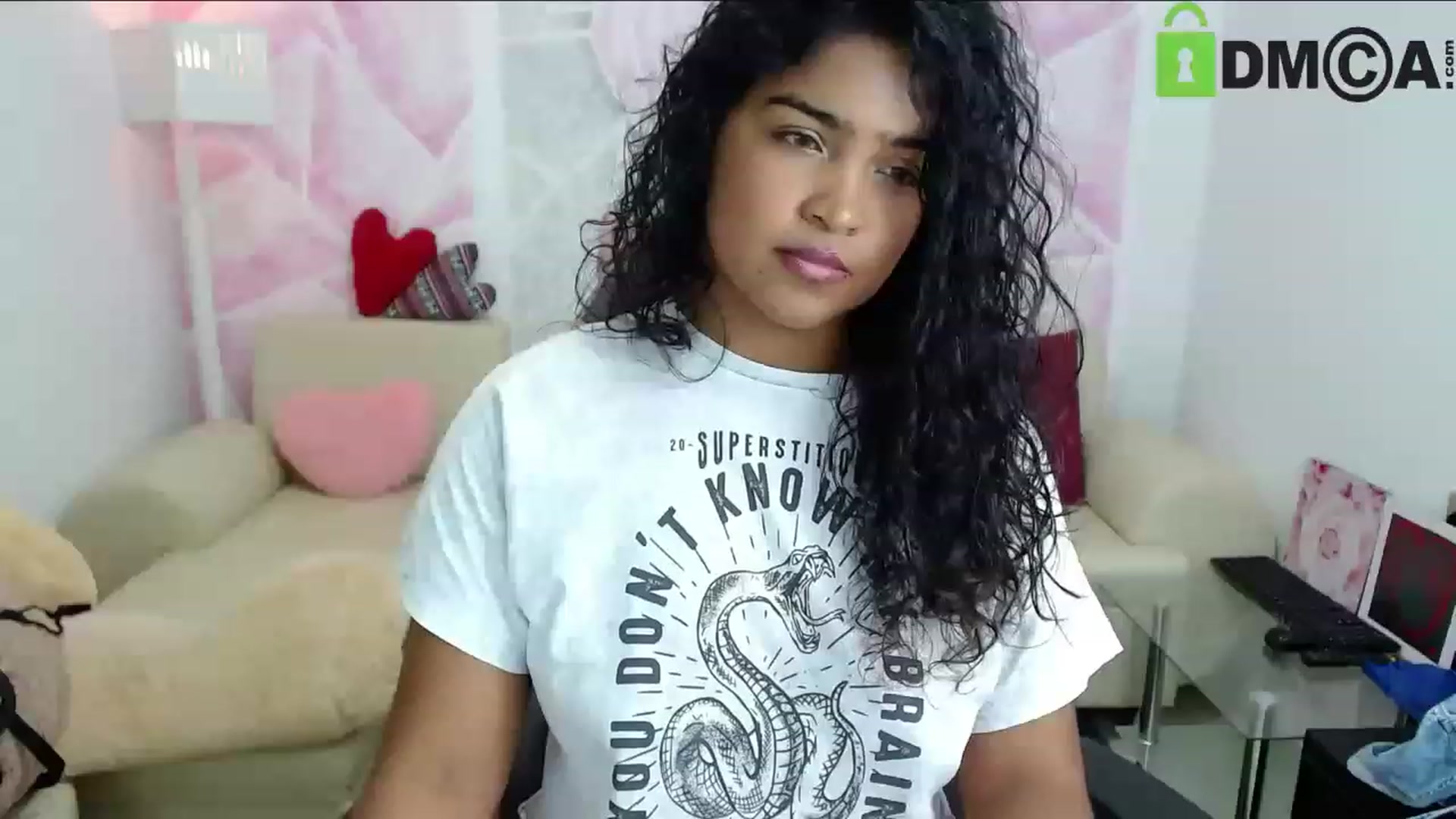 Gallery image thumbnail from virginia_love's myfreecams stream on, 12/31/2022, 24:12 image 17 of 20