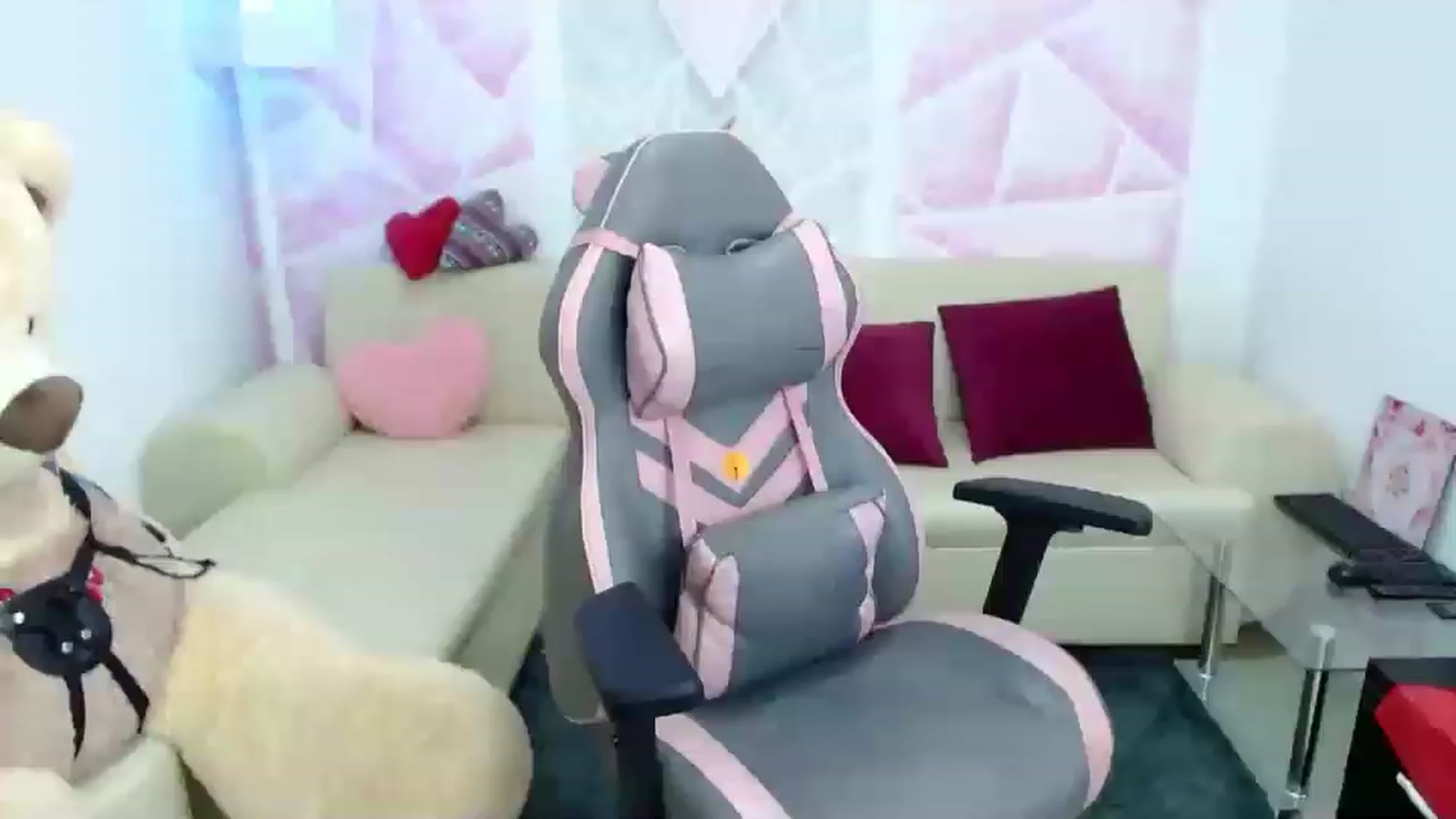 Gallery image thumbnail from virginia_love's myfreecams stream on, 02/07/2023, 19:41 image 3 of 20