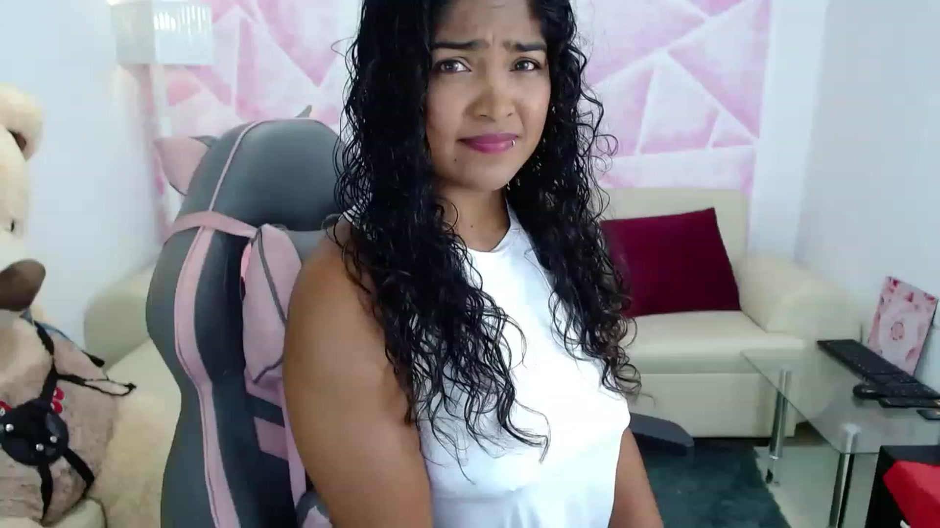 Gallery image thumbnail from virginia_love's myfreecams stream on, 02/09/2023, 17:39 image 17 of 20