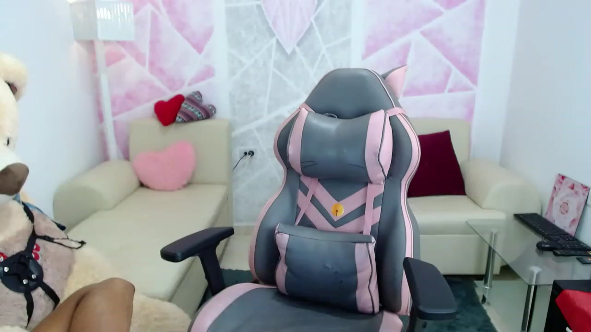 Gallery image thumbnail from virginia_love's myfreecams stream on, 02/09/2023, 17:39 image 14 of 20