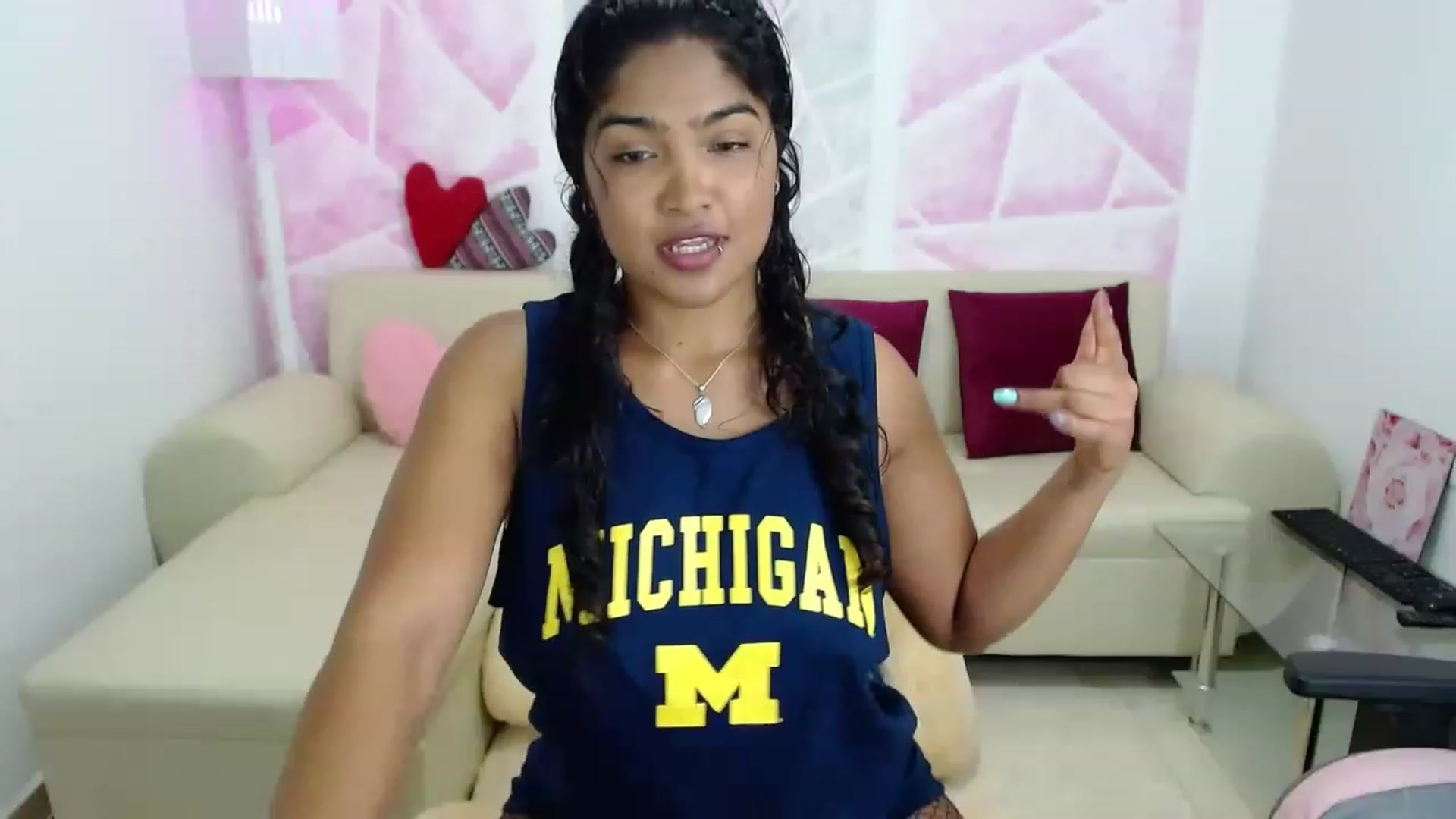 Gallery image thumbnail from virginia_love's myfreecams stream on, 02/22/2023, 18:39 image 14 of 20