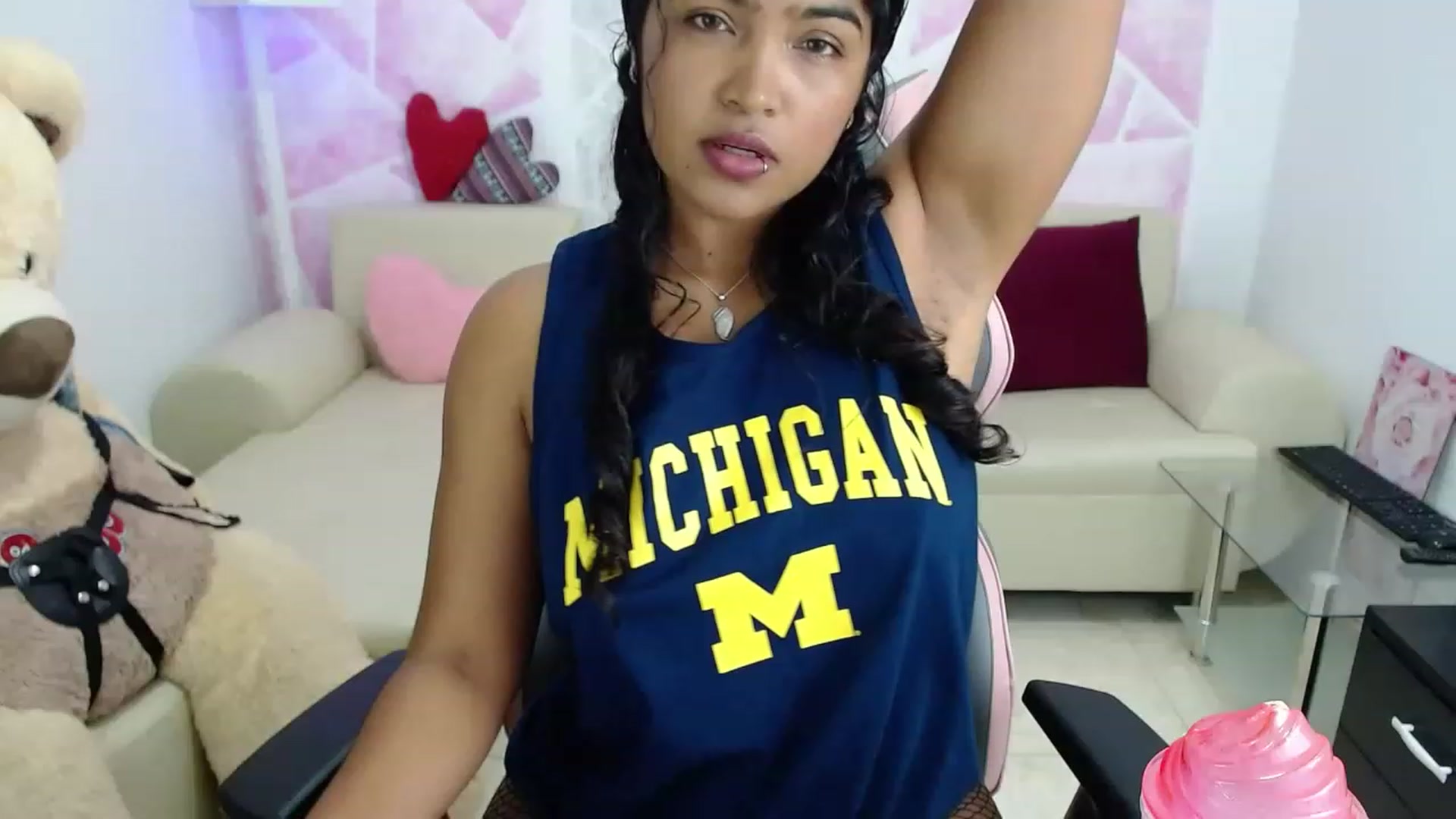 Gallery image thumbnail from virginia_love's myfreecams stream on, 02/22/2023, 18:39 image 9 of 20