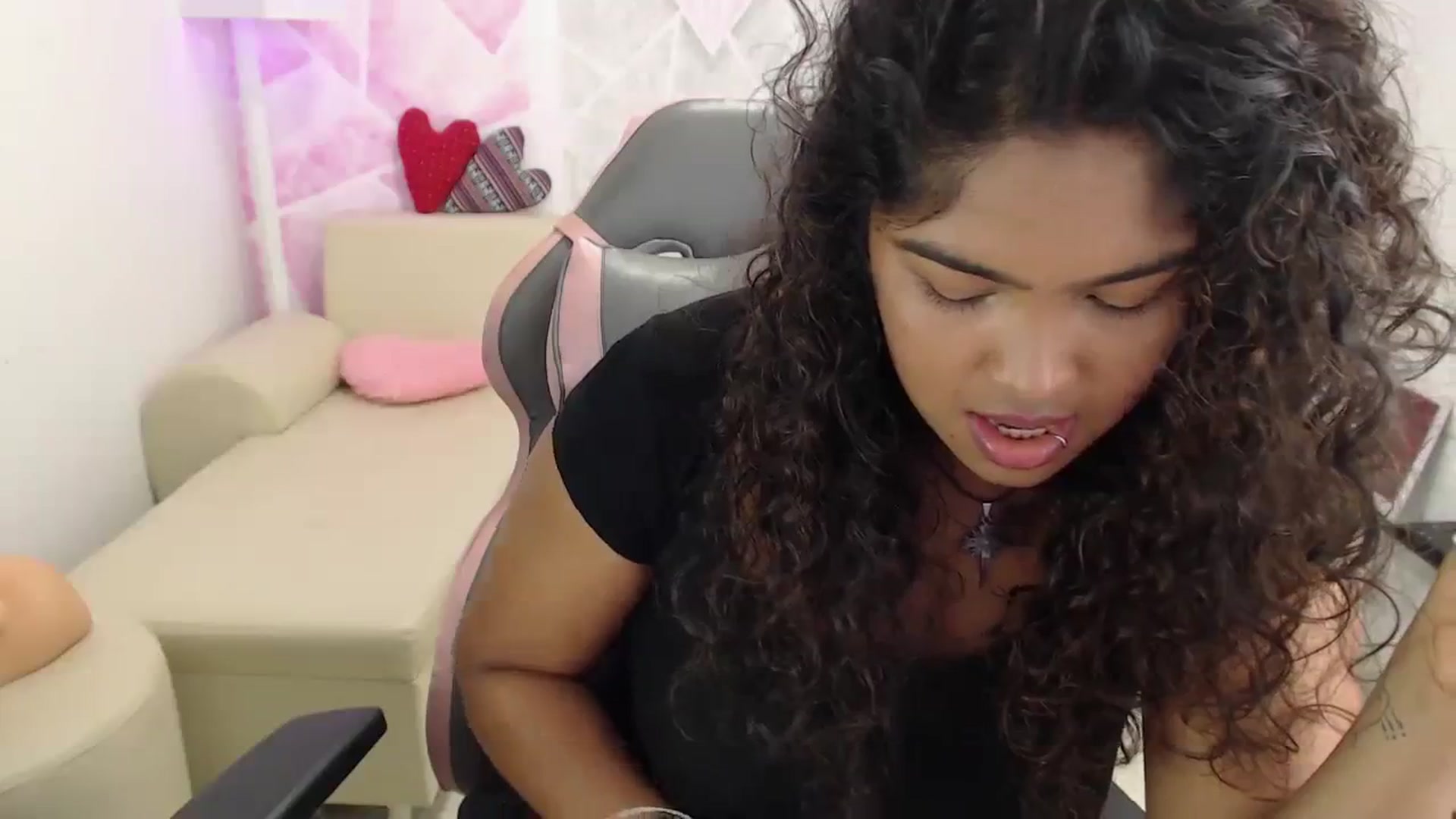Gallery image thumbnail from virginia_love's myfreecams stream on, 11/13/2023, 20:59 image 7 of 20