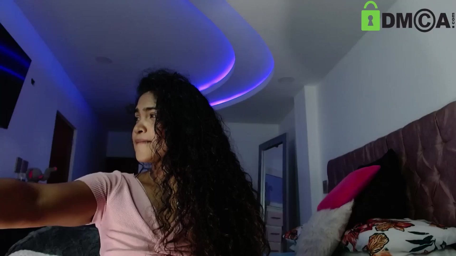 Gallery image thumbnail from virginia_love's myfreecams stream on, 09/19/2025, 01:52 image 2 of 20