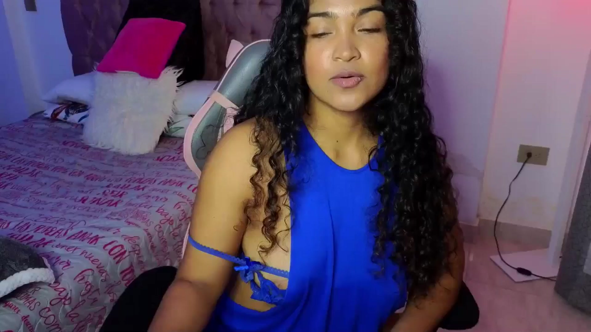 Gallery image thumbnail from virginia_love's myfreecams stream on, 01/31/2026, 24:01 image 2 of 20