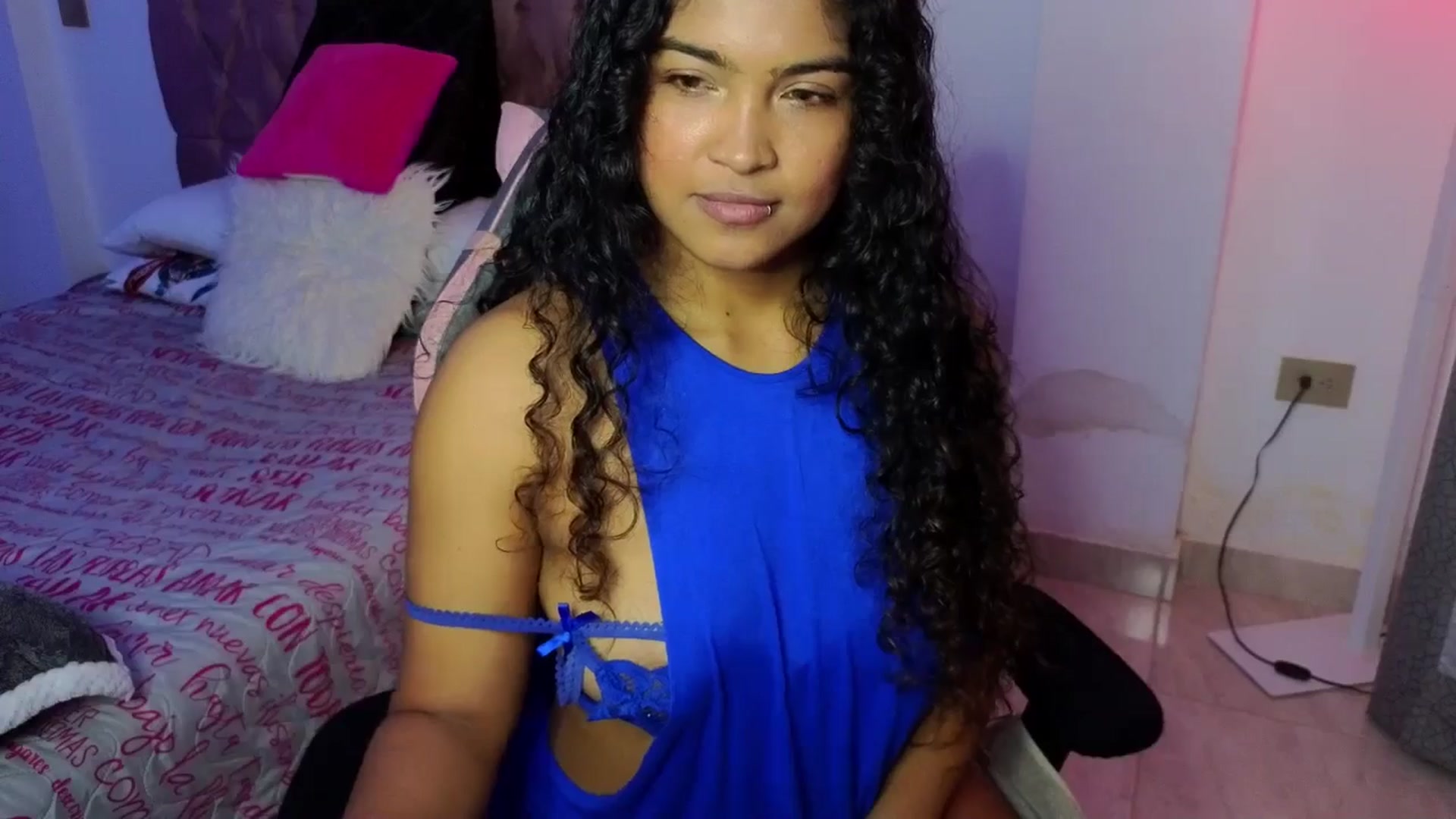 Gallery image thumbnail from virginia_love's myfreecams stream on, 01/31/2026, 24:01 image 18 of 20