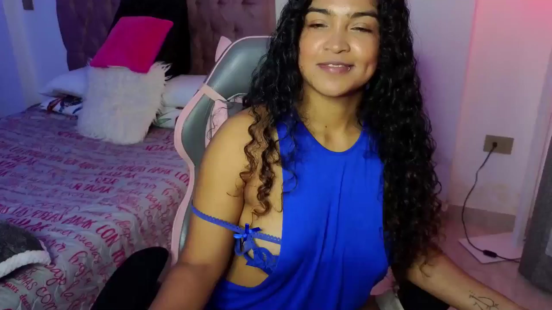 Gallery image thumbnail from virginia_love's myfreecams stream on, 01/31/2026, 24:01 image 5 of 20