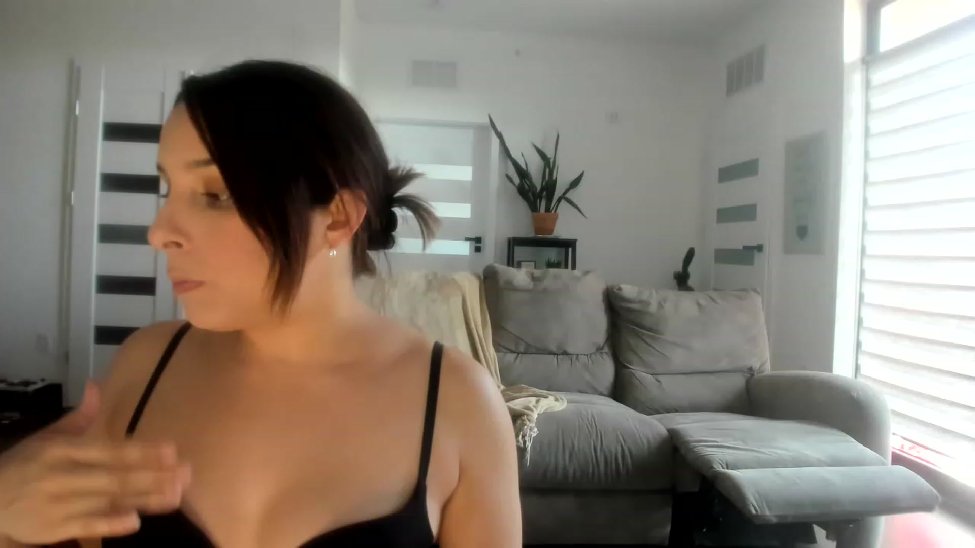 Gallery image thumbnail from virtualgirly's myfreecams stream on, 04/20/2023, 17:13 image 15 of 20