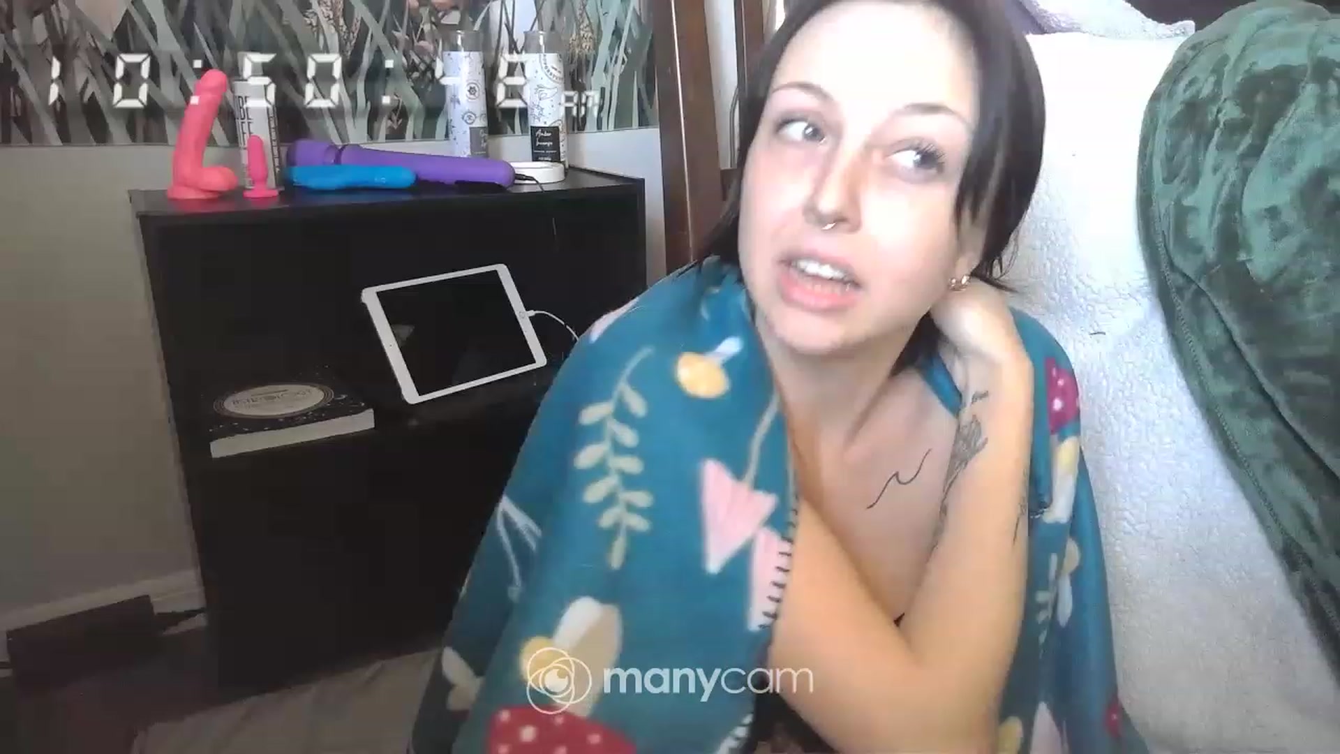 Gallery image thumbnail from vixenliz's myfreecams stream on, 12/19/2022, 15:59 image 12 of 20
