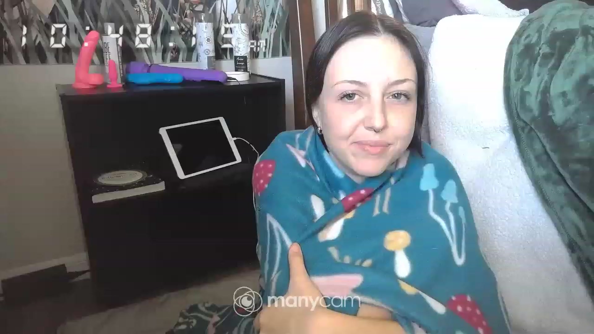 Gallery image thumbnail from vixenliz's myfreecams stream on, 12/19/2022, 15:59 image 9 of 20