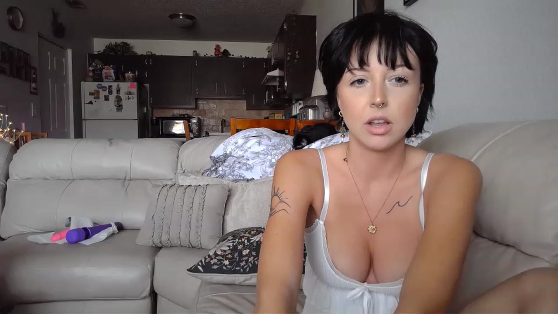 Gallery image thumbnail from vixenliz's myfreecams stream on, 01/19/2023, 19:27 image 9 of 20