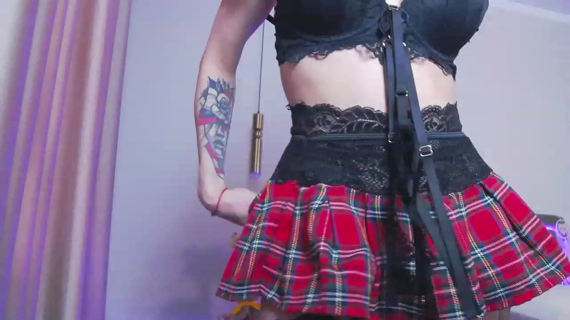 Gallery image thumbnail from vnllyugourtt's myfreecams stream on, 12/09/2022, 10:35 image 12 of 20