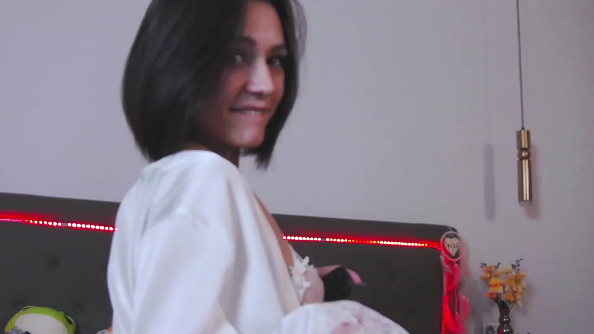 Gallery image thumbnail from vnllyugourtt's myfreecams stream on, 12/12/2022, 10:37 image 4 of 20