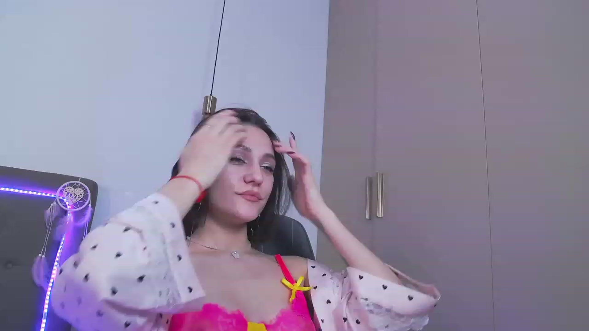 Gallery image thumbnail from vnllyugourtt's myfreecams stream on, 12/16/2022, 12:02 image 12 of 20