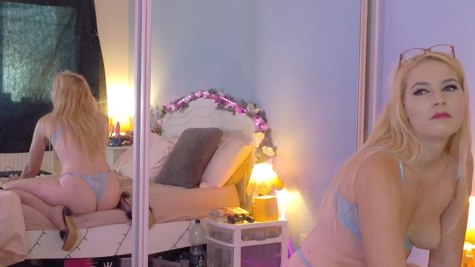 Gallery image thumbnail from voxxi's myfreecams stream on, 09/09/2025, 11:13 image 10 of 20