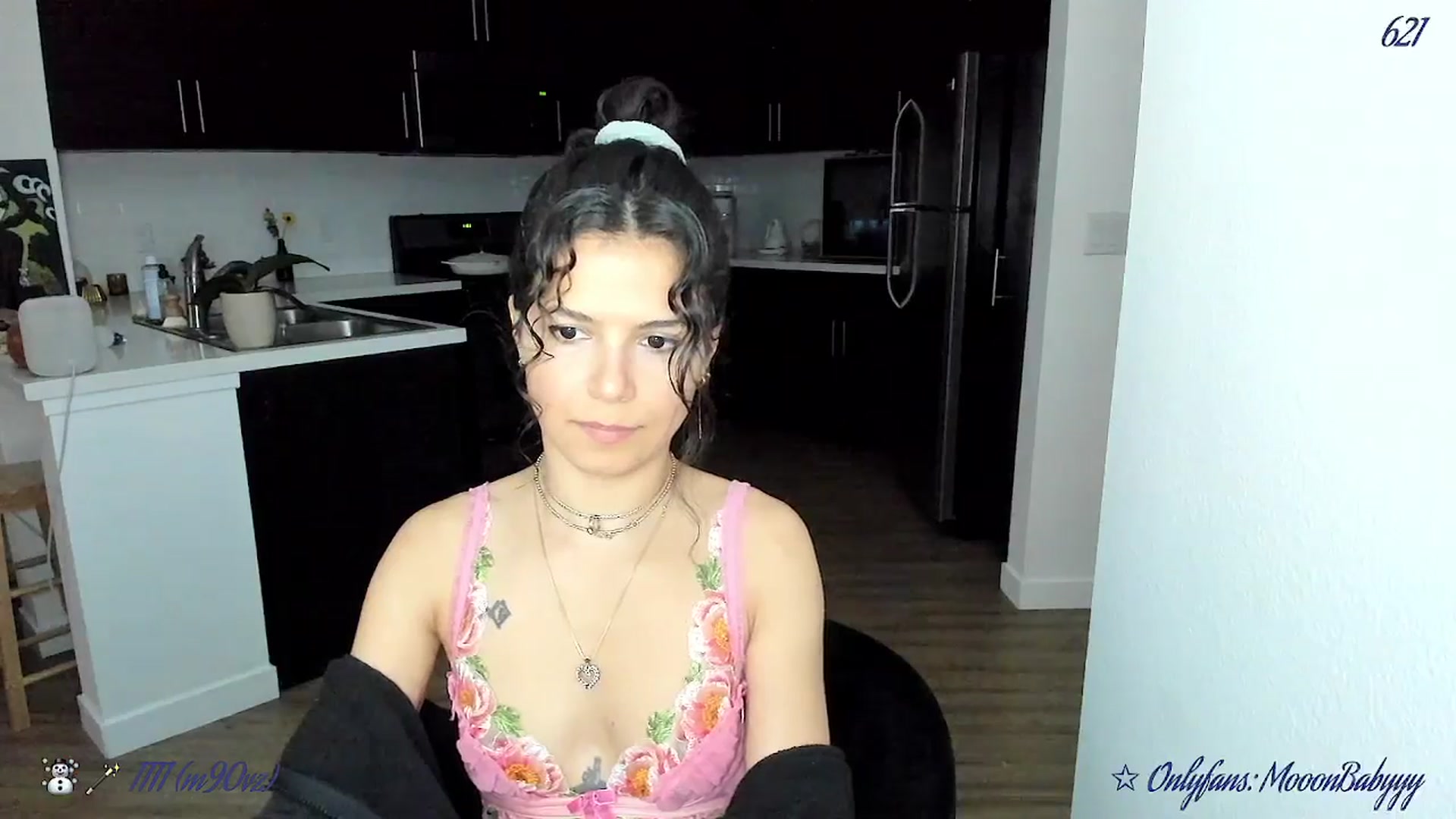 Gallery image thumbnail from vroom's myfreecams stream on, 03/09/2025, 06:20 image 6 of 20