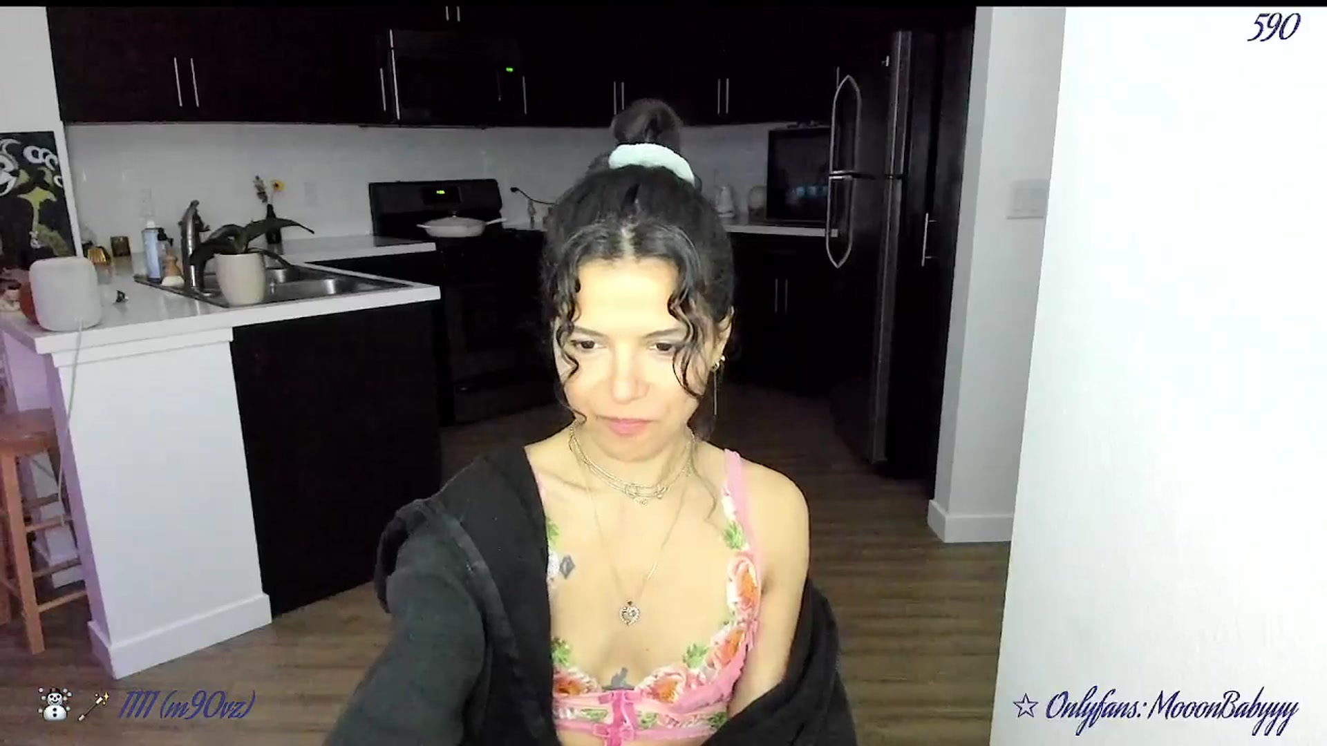 Gallery image thumbnail from vroom's myfreecams stream on, 03/09/2025, 06:20 image 8 of 20