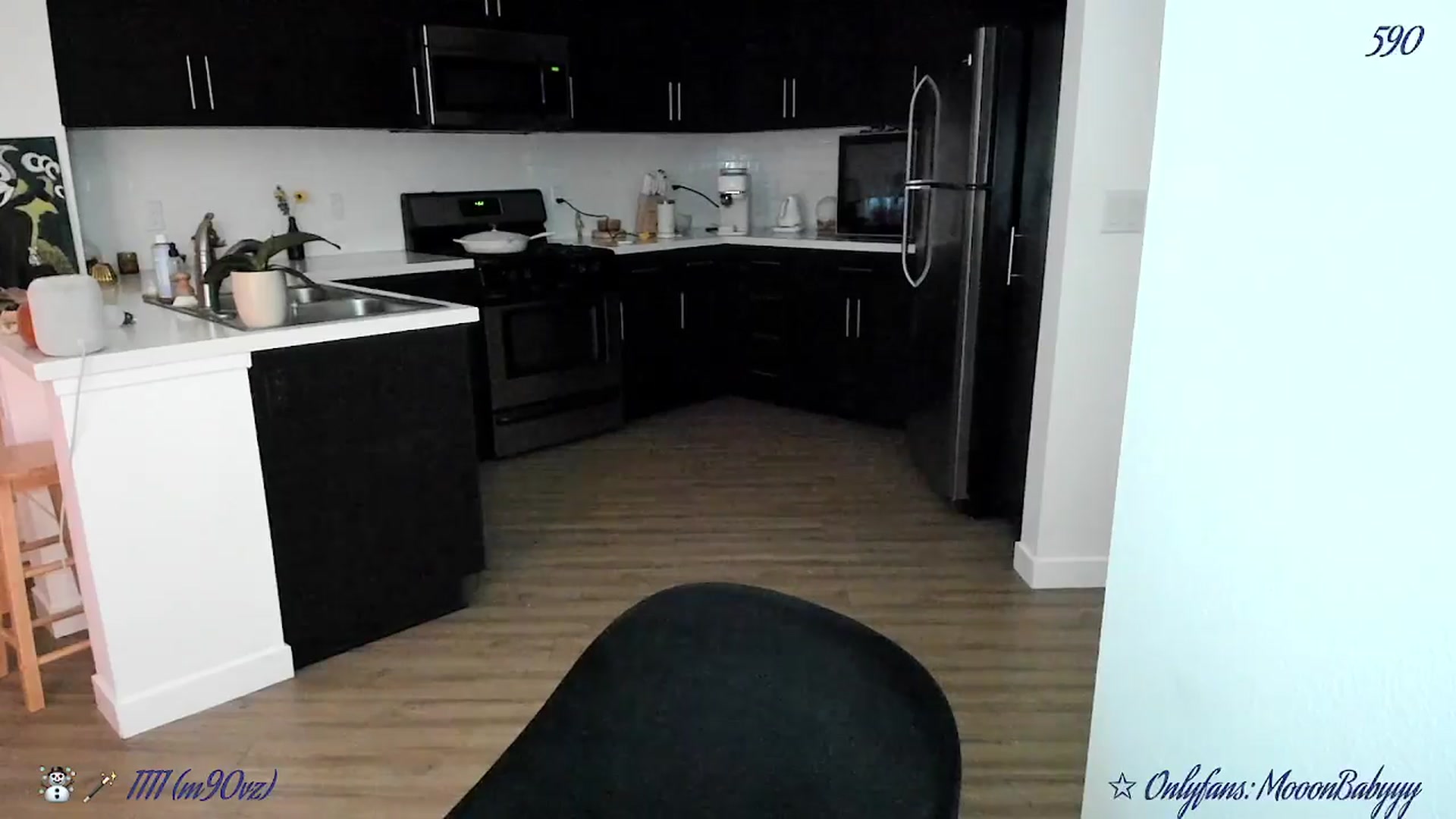 Gallery image thumbnail from vroom's myfreecams stream on, 03/09/2025, 06:20 image 9 of 20