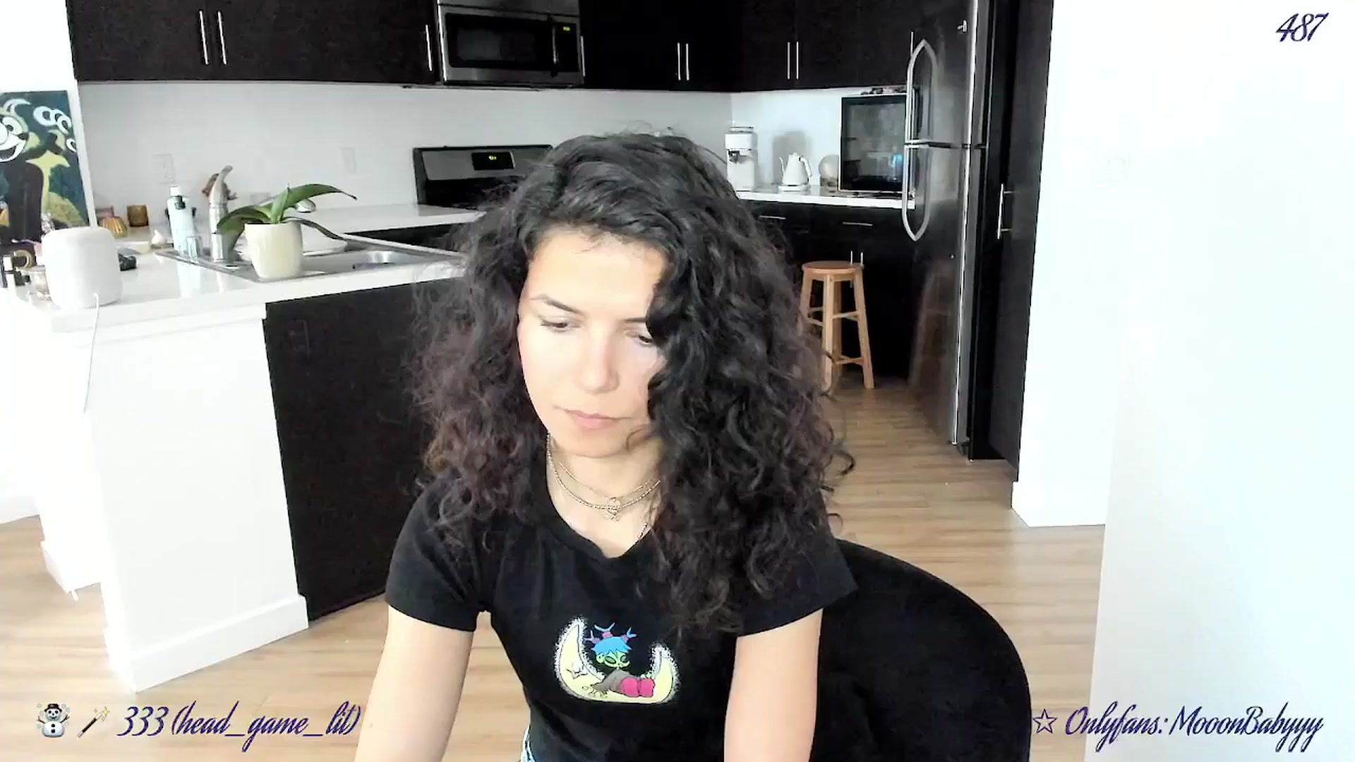 Gallery image thumbnail from vroom's myfreecams stream on, 03/13/2025, 24:41 image 18 of 20