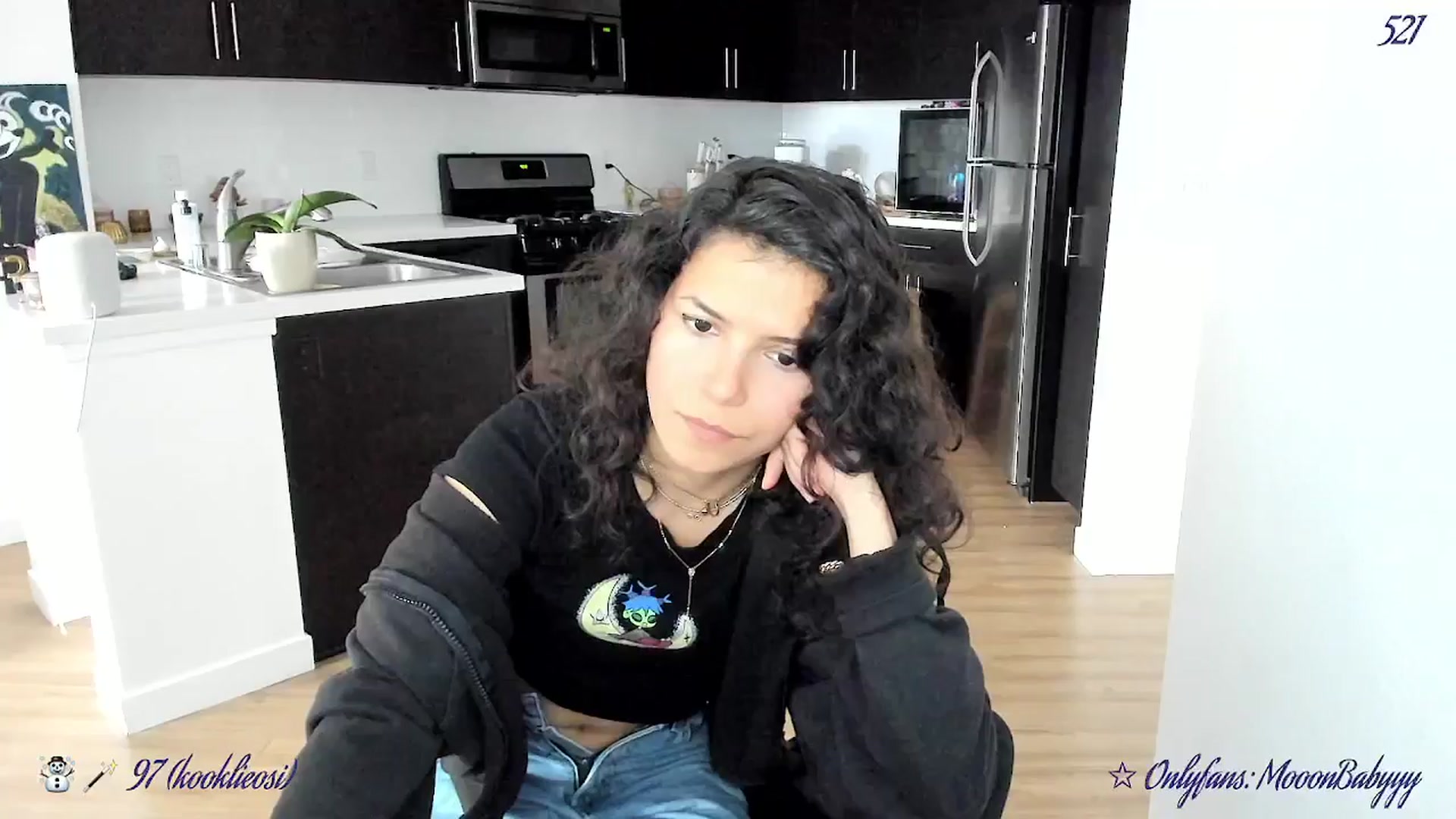 Gallery image thumbnail from vroom's myfreecams stream on, 03/13/2025, 24:41 image 2 of 20
