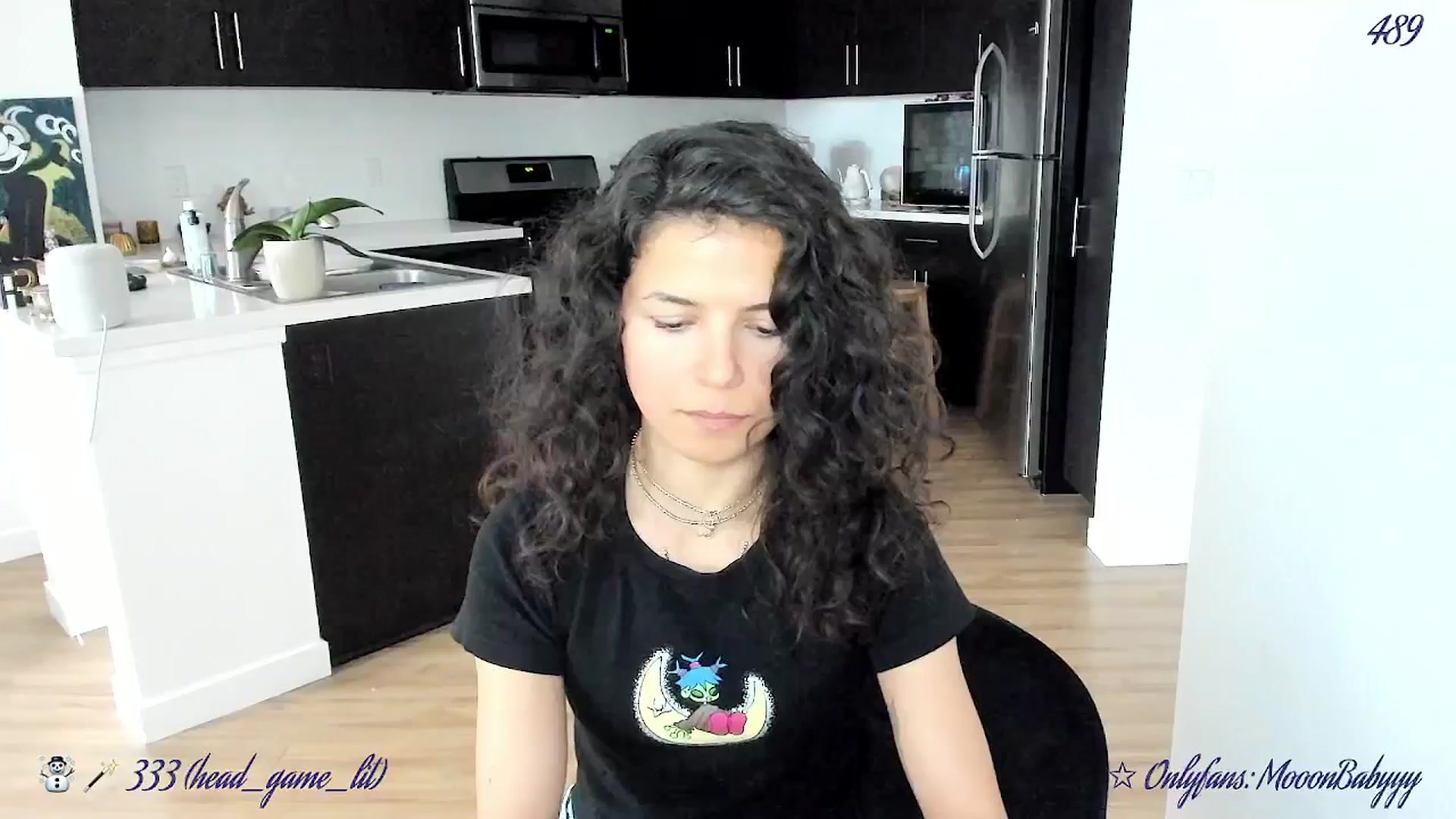 Gallery image thumbnail from vroom's myfreecams stream on, 03/13/2025, 24:41 image 17 of 20