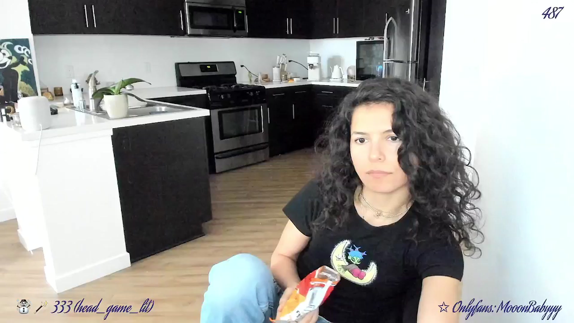 Gallery image thumbnail from vroom's myfreecams stream on, 03/13/2025, 24:41 image 20 of 20