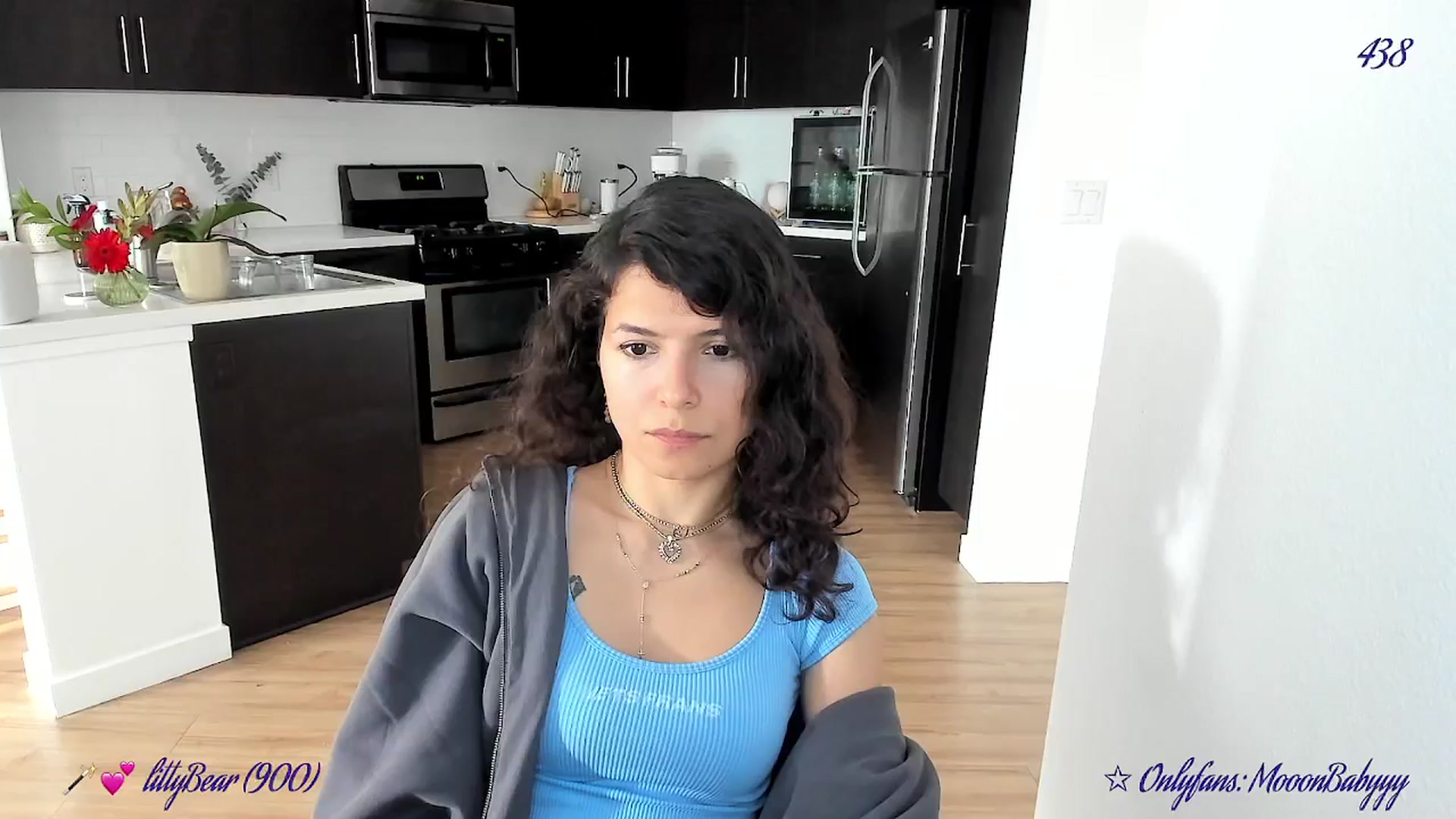 Gallery image thumbnail from vroom's myfreecams stream on, 03/31/2025, 24:46 image 17 of 20