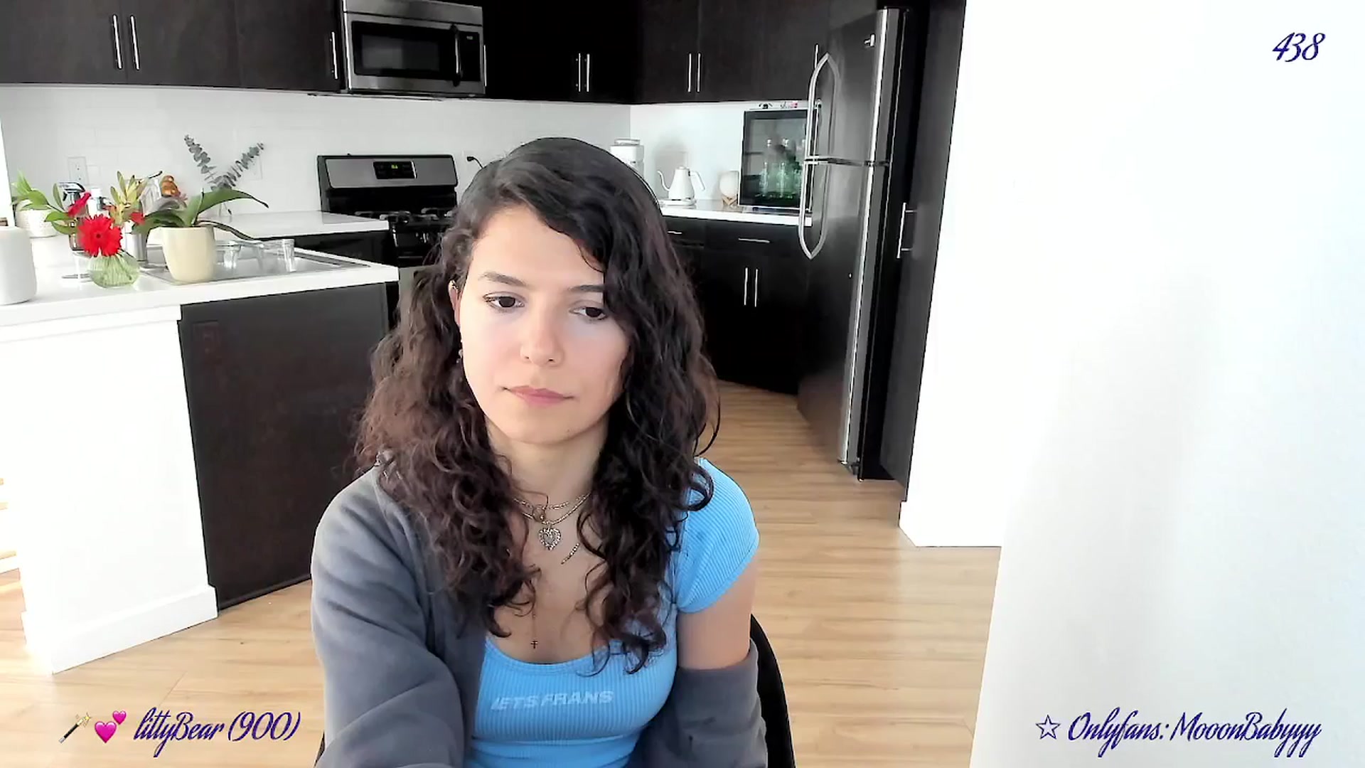 Gallery image thumbnail from vroom's myfreecams stream on, 03/31/2025, 24:46 image 14 of 20