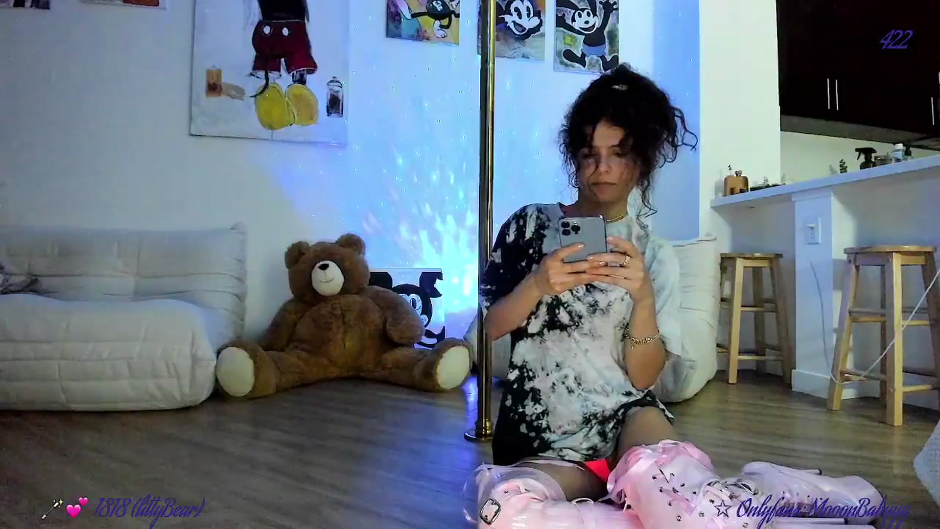 Gallery image thumbnail from vroom's myfreecams stream on, 03/31/2025, 02:52 image 16 of 20