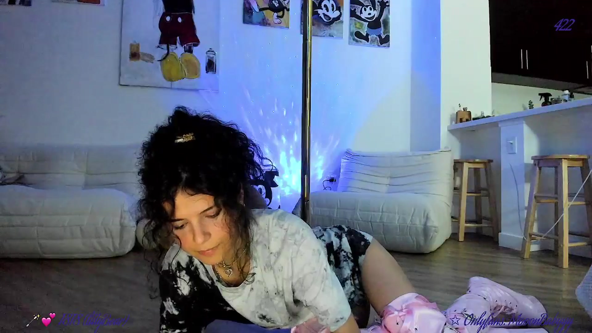 Gallery image thumbnail from vroom's myfreecams stream on, 03/31/2025, 02:52 image 17 of 20